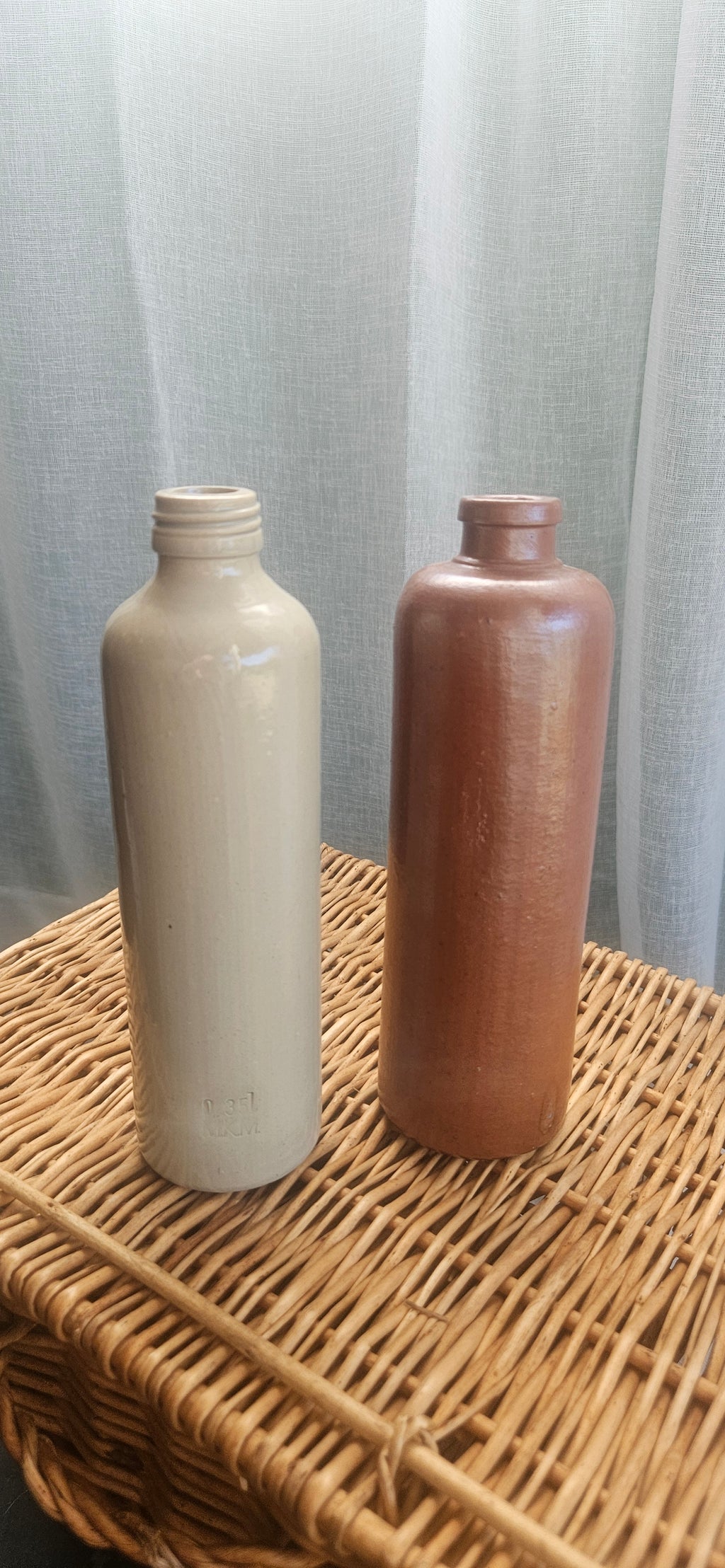Duo de bouteilles en grès