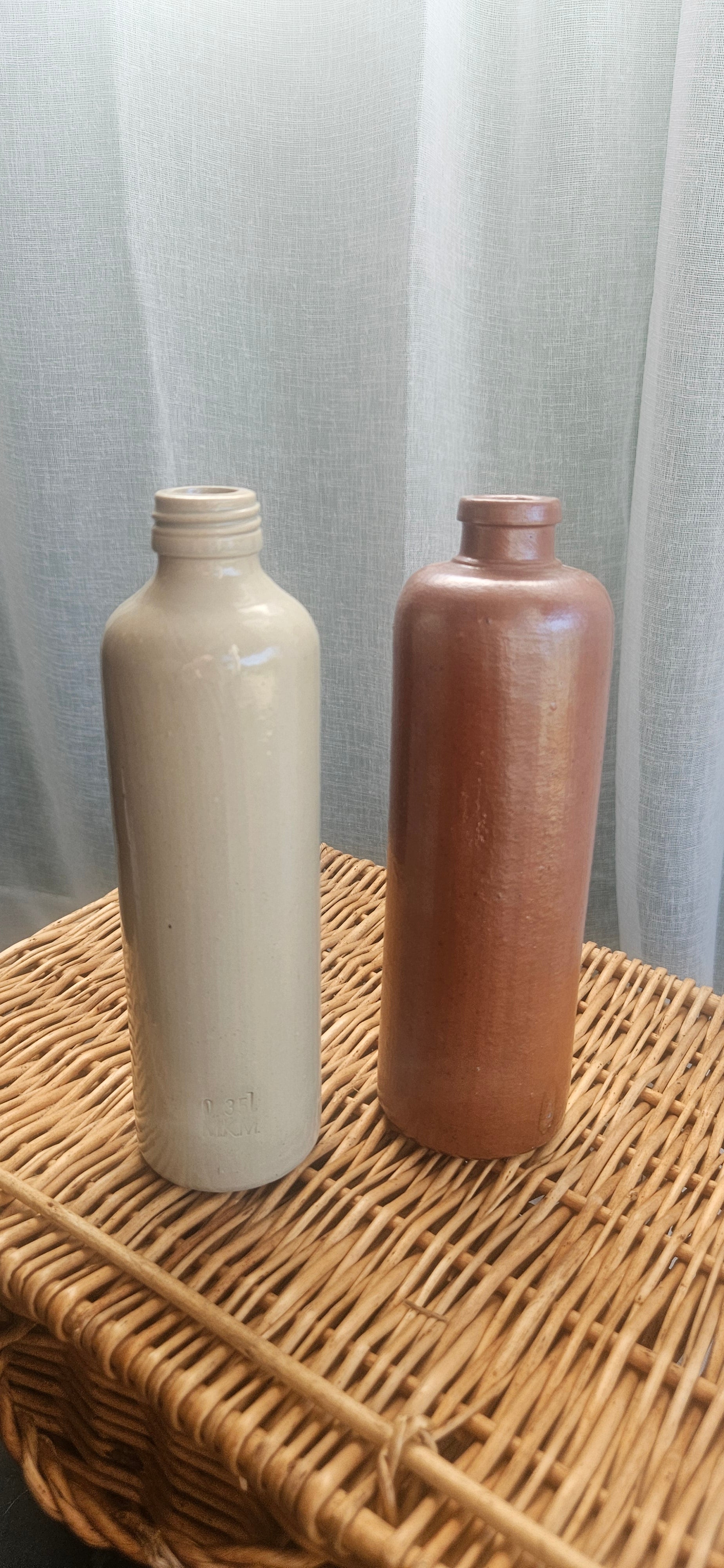 Duo de bouteilles en grès