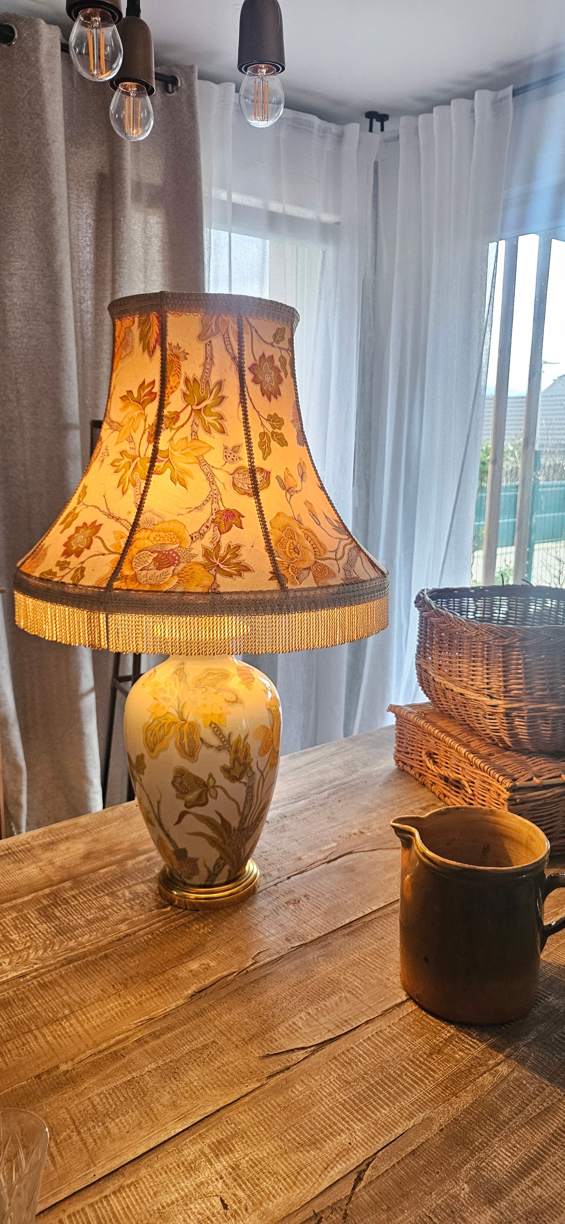 Lampe vintage avec abat-jour à franges -