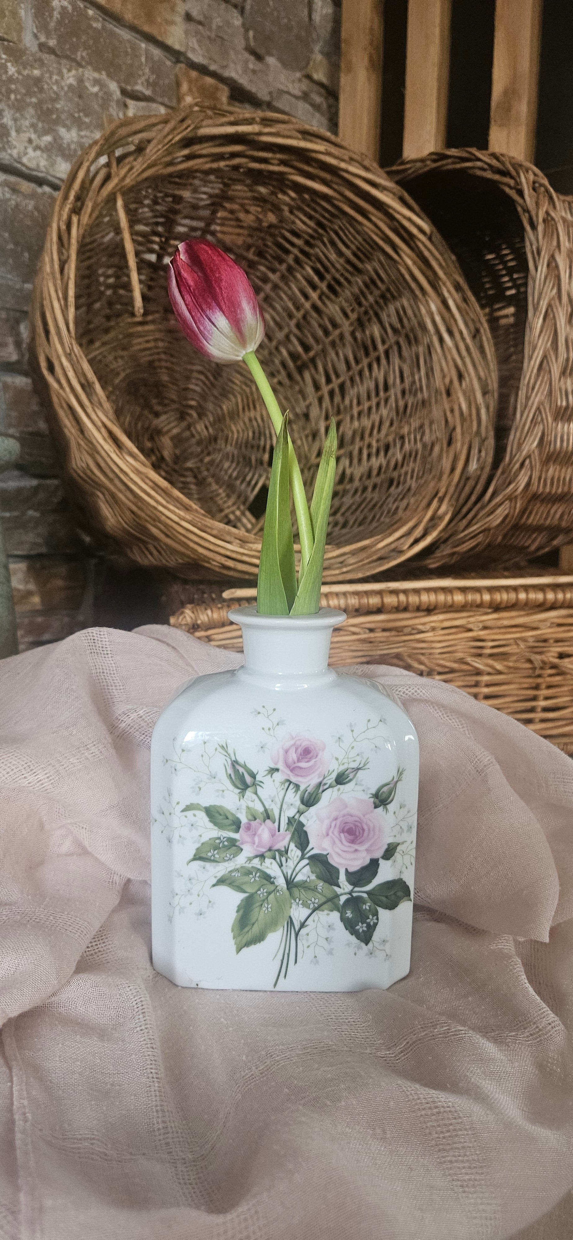 Petit vase en porcelaine ROSE