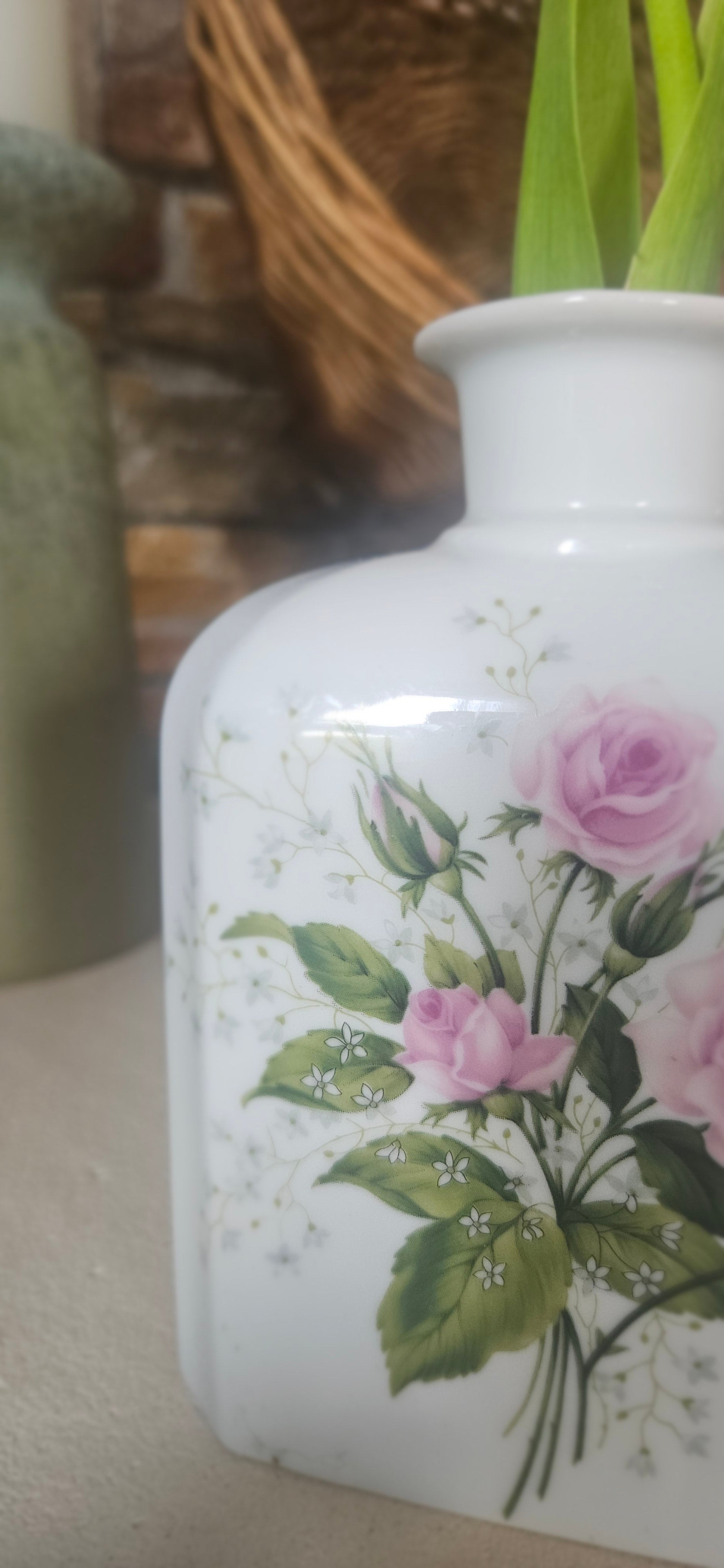 Petit vase en porcelaine ROSE