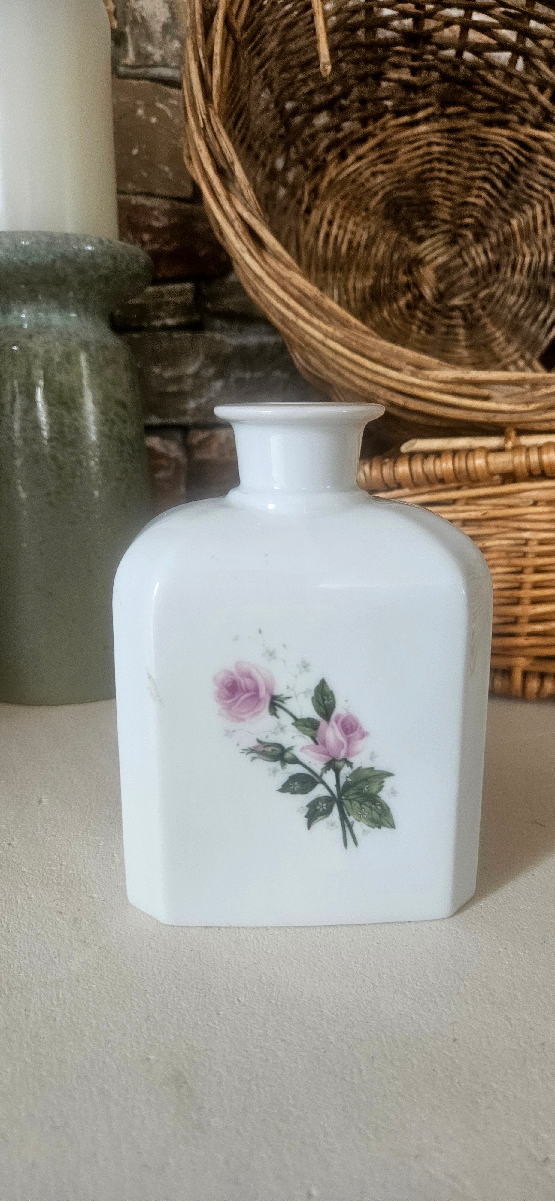 Petit vase en porcelaine ROSE