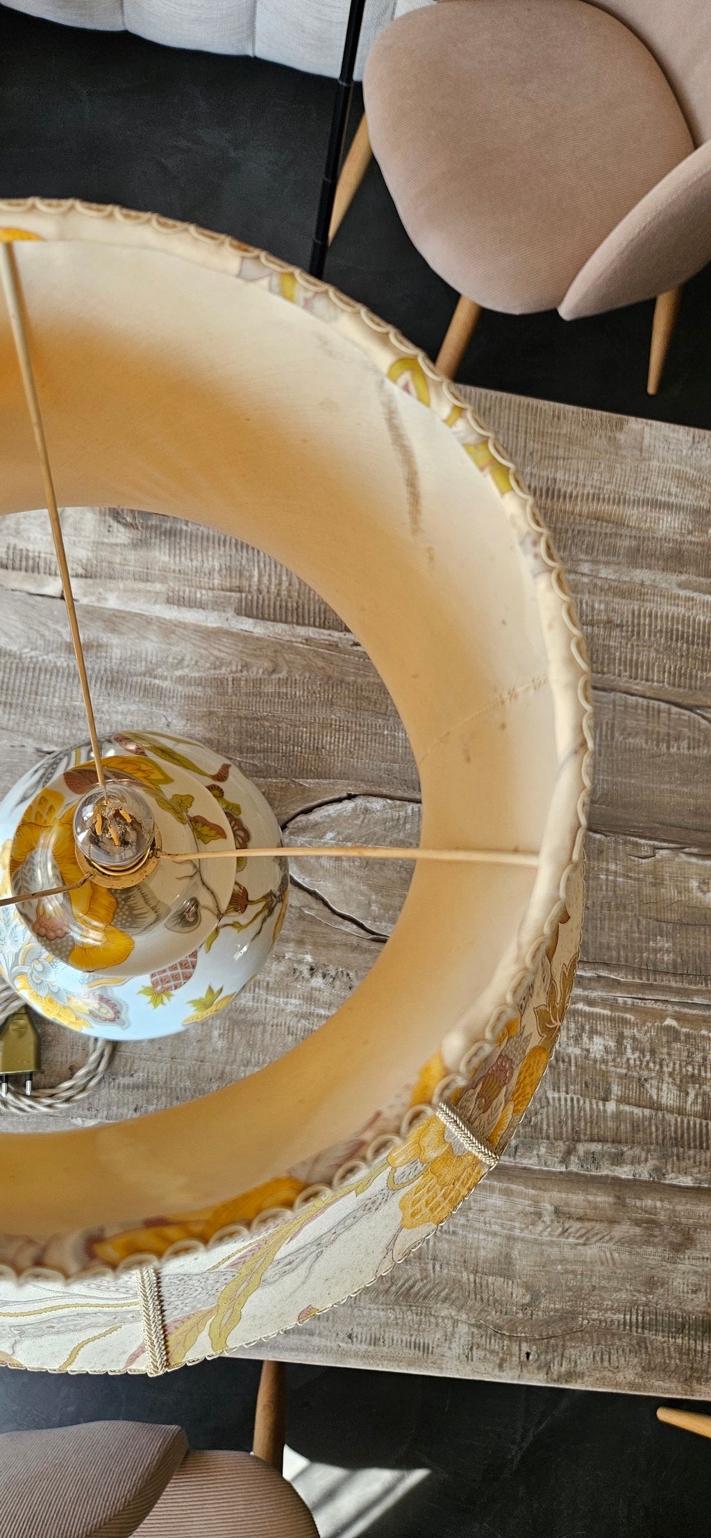Lampe vintage avec abat-jour à franges -
