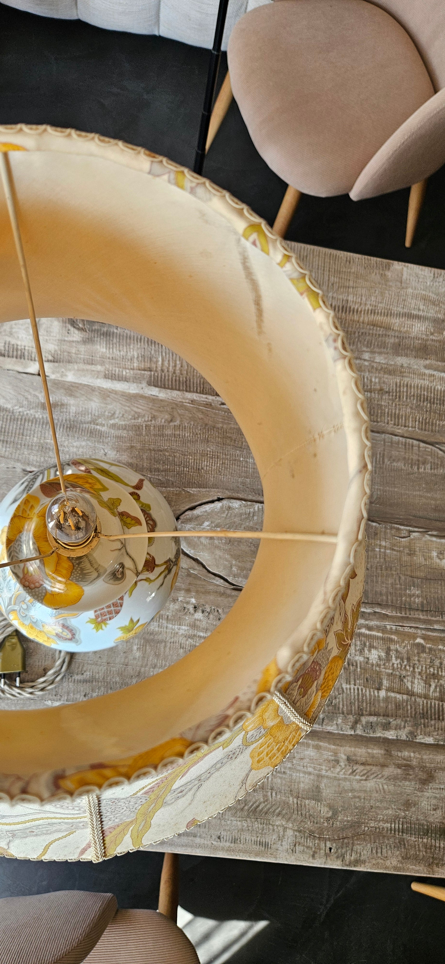 Lampe vintage avec abat-jour à franges -