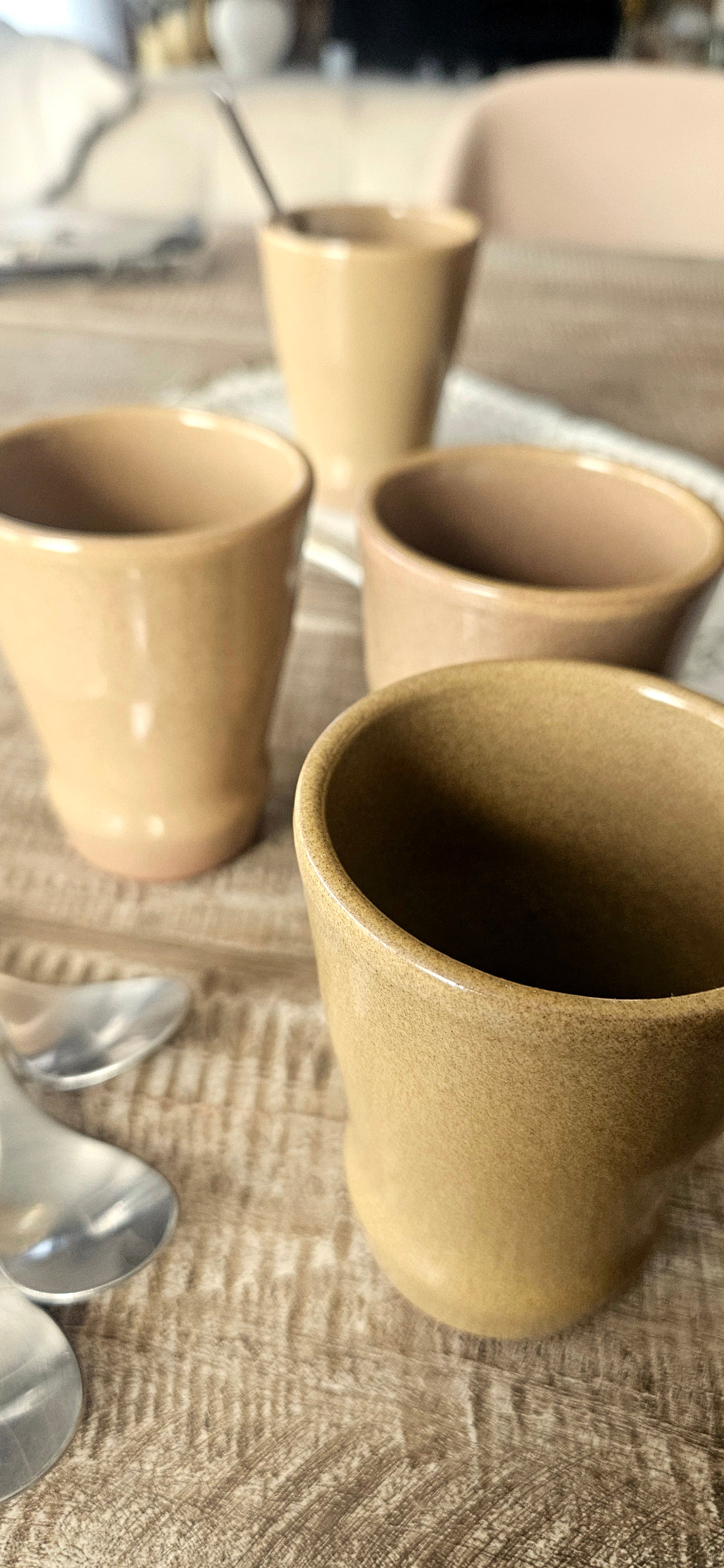 Lot de 4 tasses en grès émaillé
