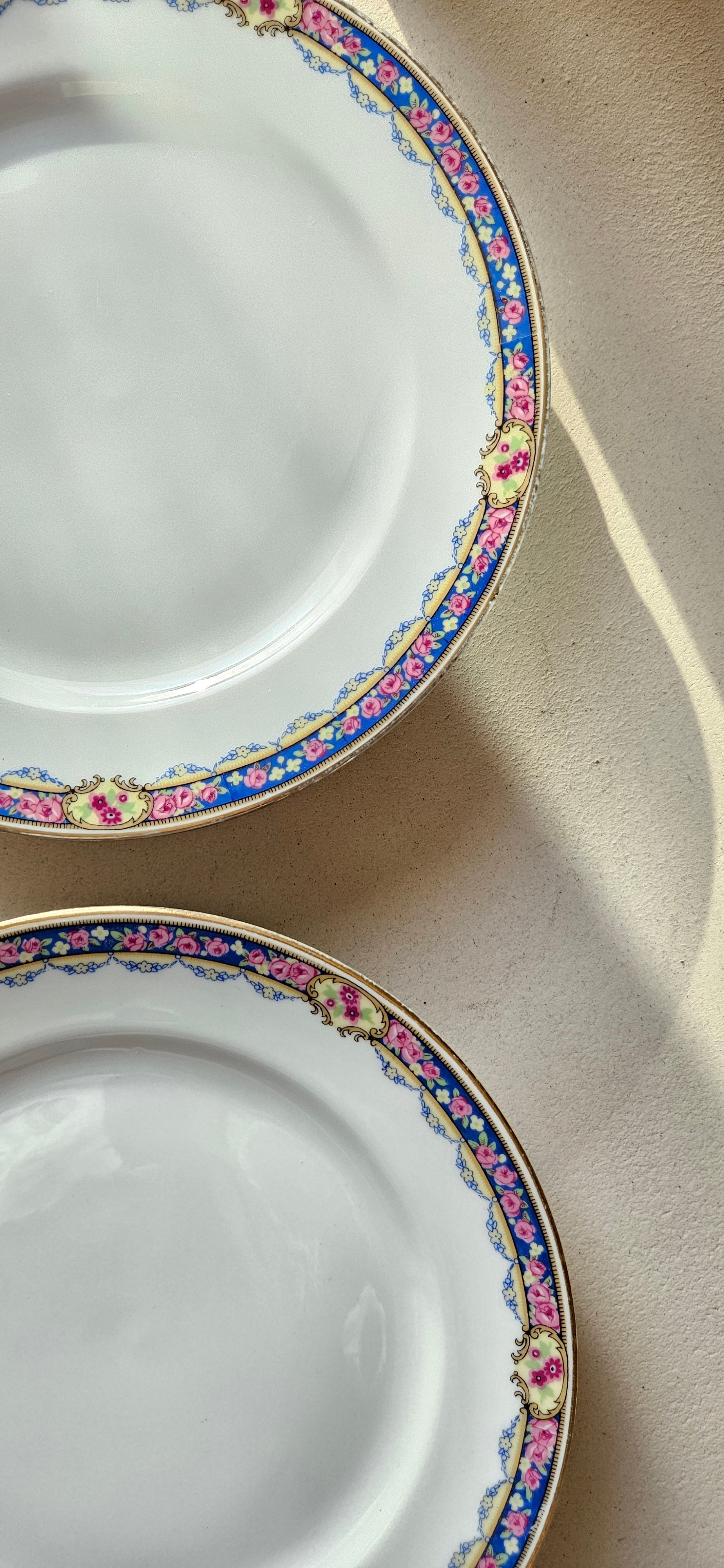 Lot 6 assiettes à dessert anciennes porcelaine Limoges Ahrenfeldt décor floral rose bleu doré