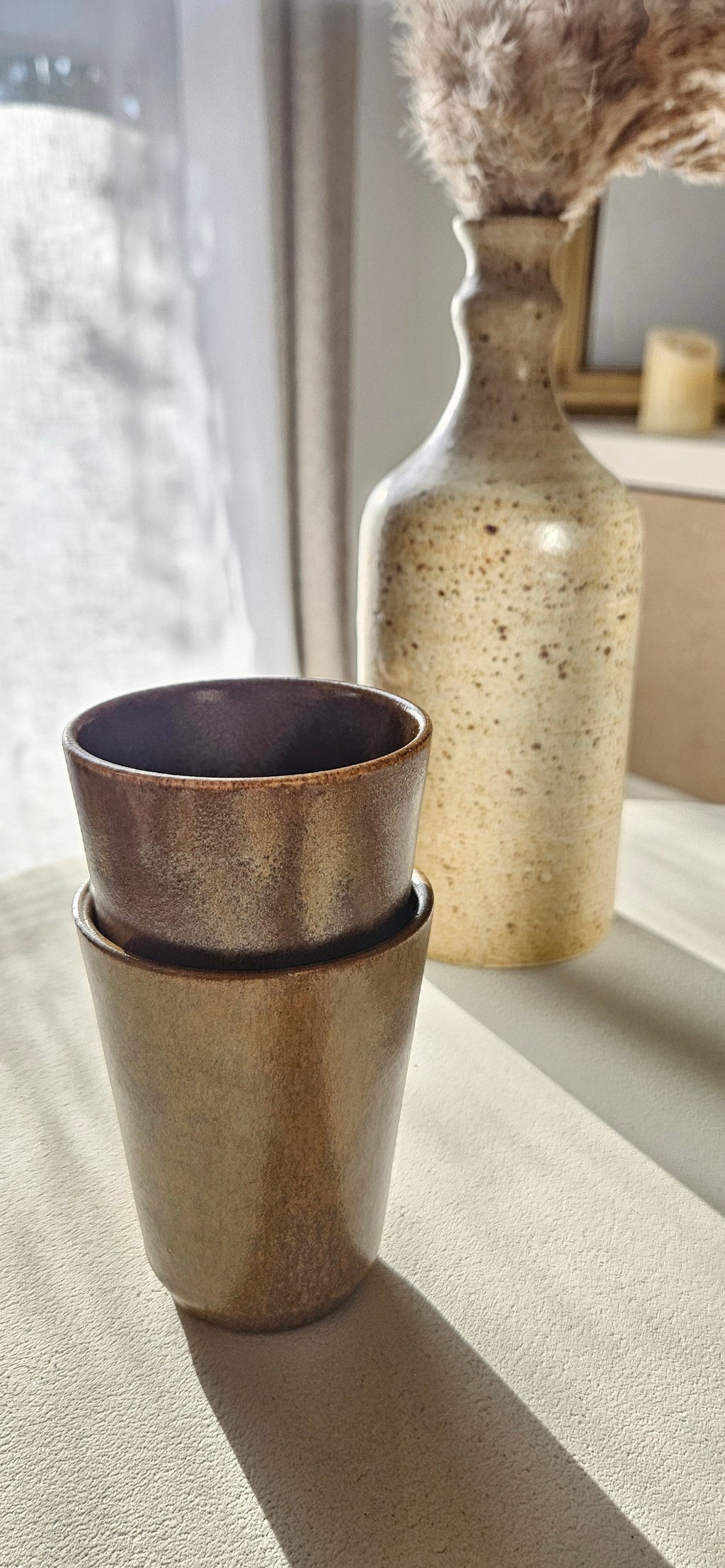 Lot de 2 gobelets vintage en grès brun – style artisanal années 70