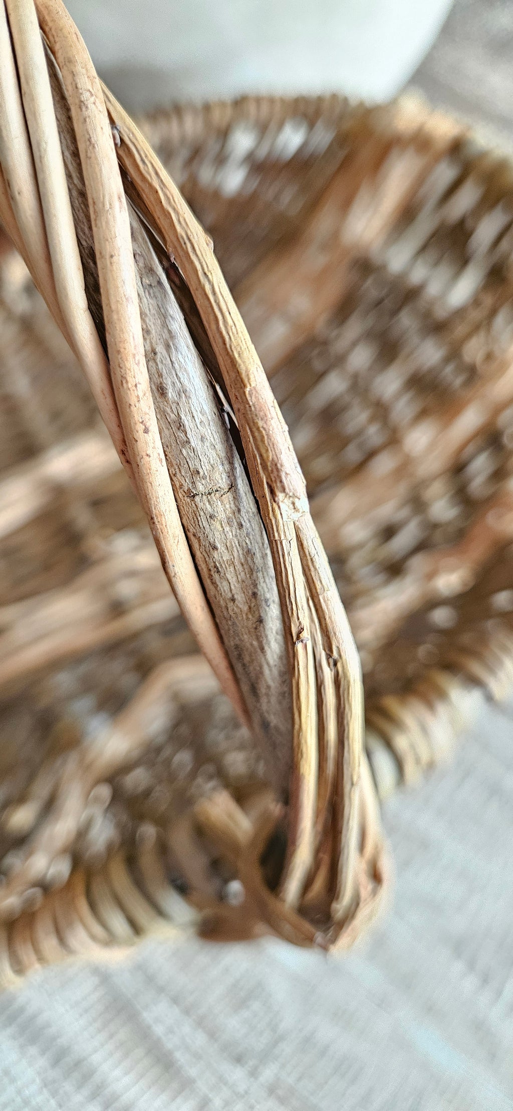 petit panier ancien en osier rustique - LUCETTE