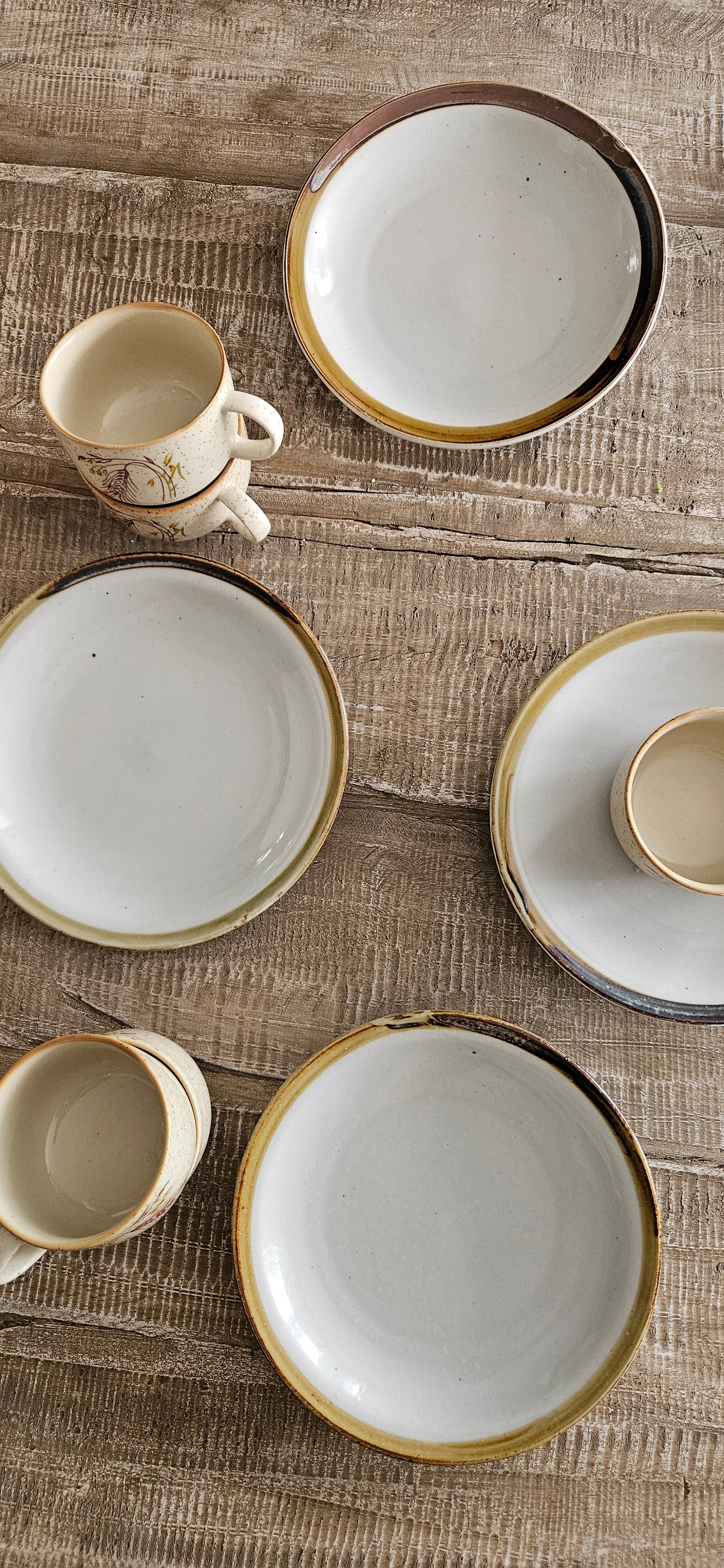 4 assiettes à dessert vintage en grès – années 70