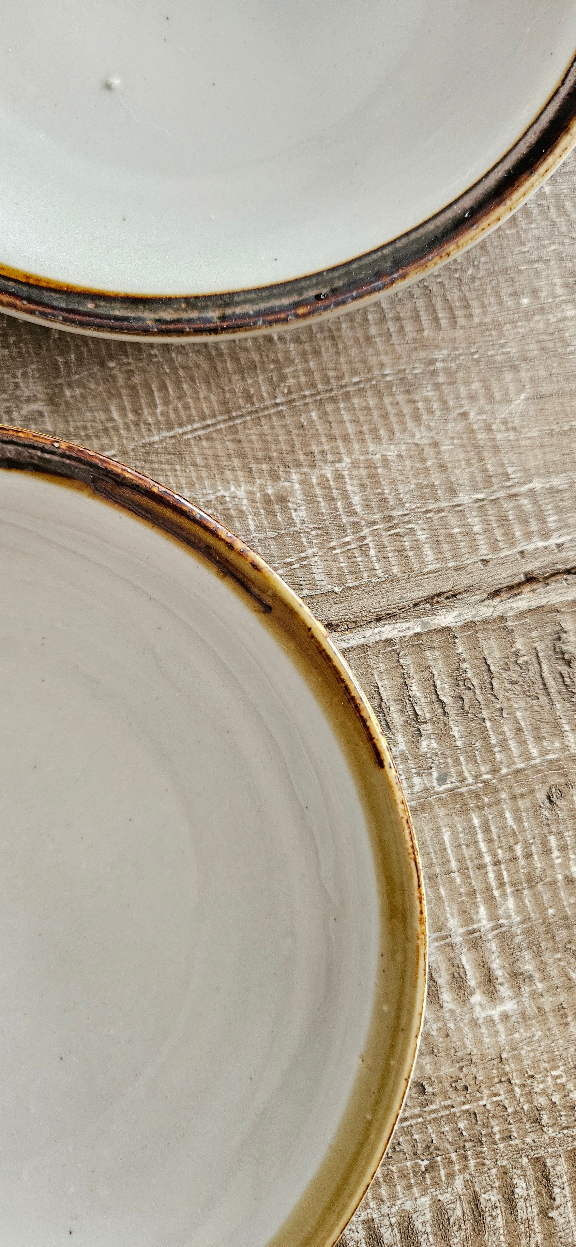 4 assiettes à dessert vintage en grès – années 70