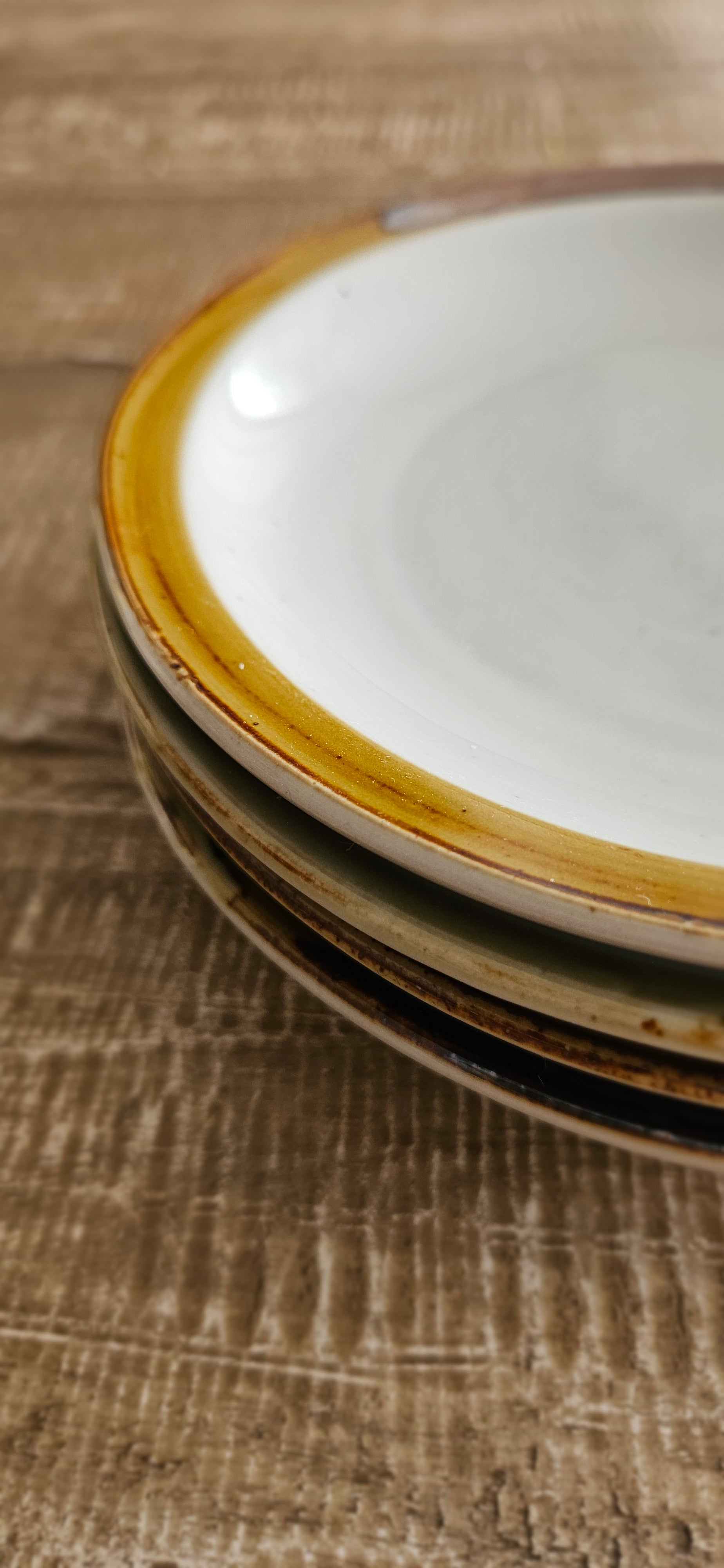 4 assiettes à dessert vintage en grès – années 70