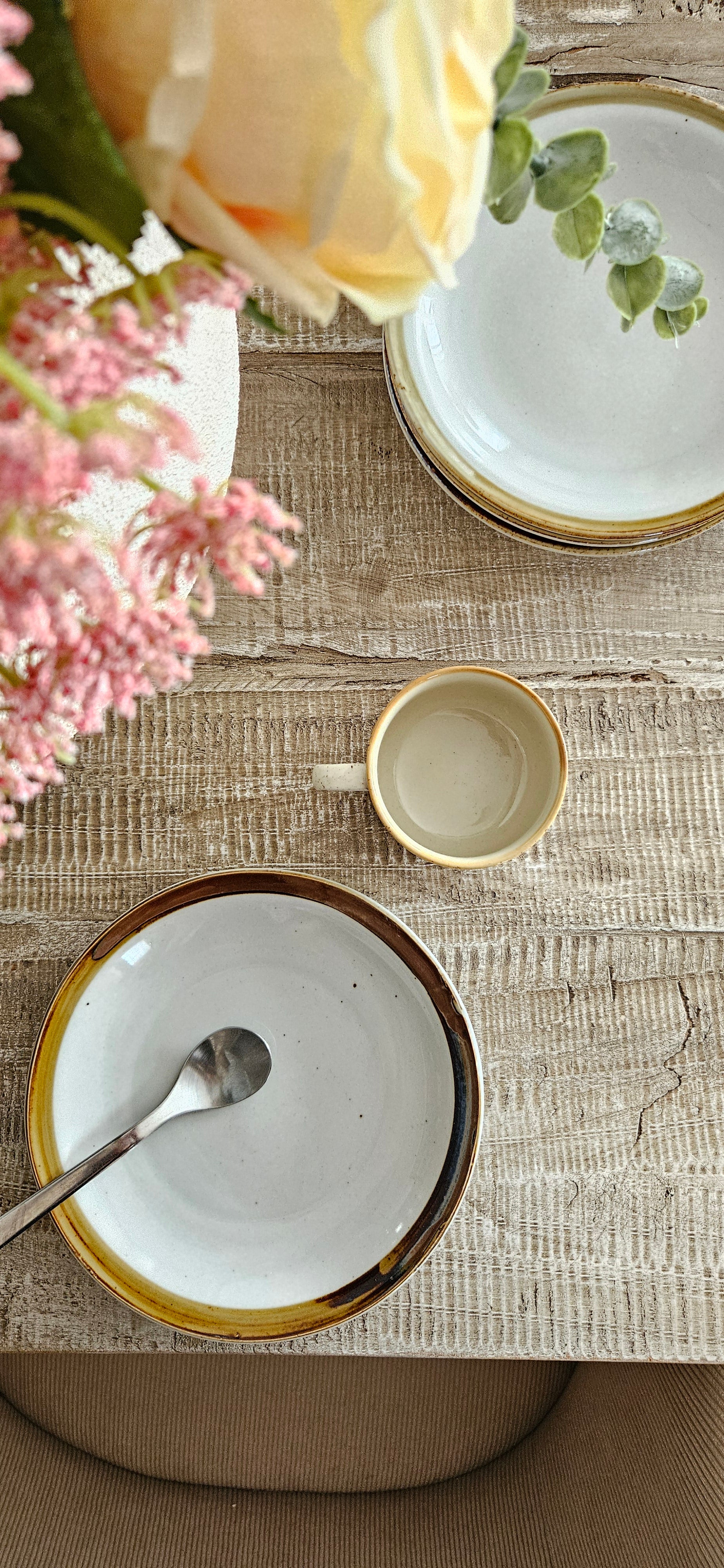 4 assiettes à dessert vintage en grès – années 70