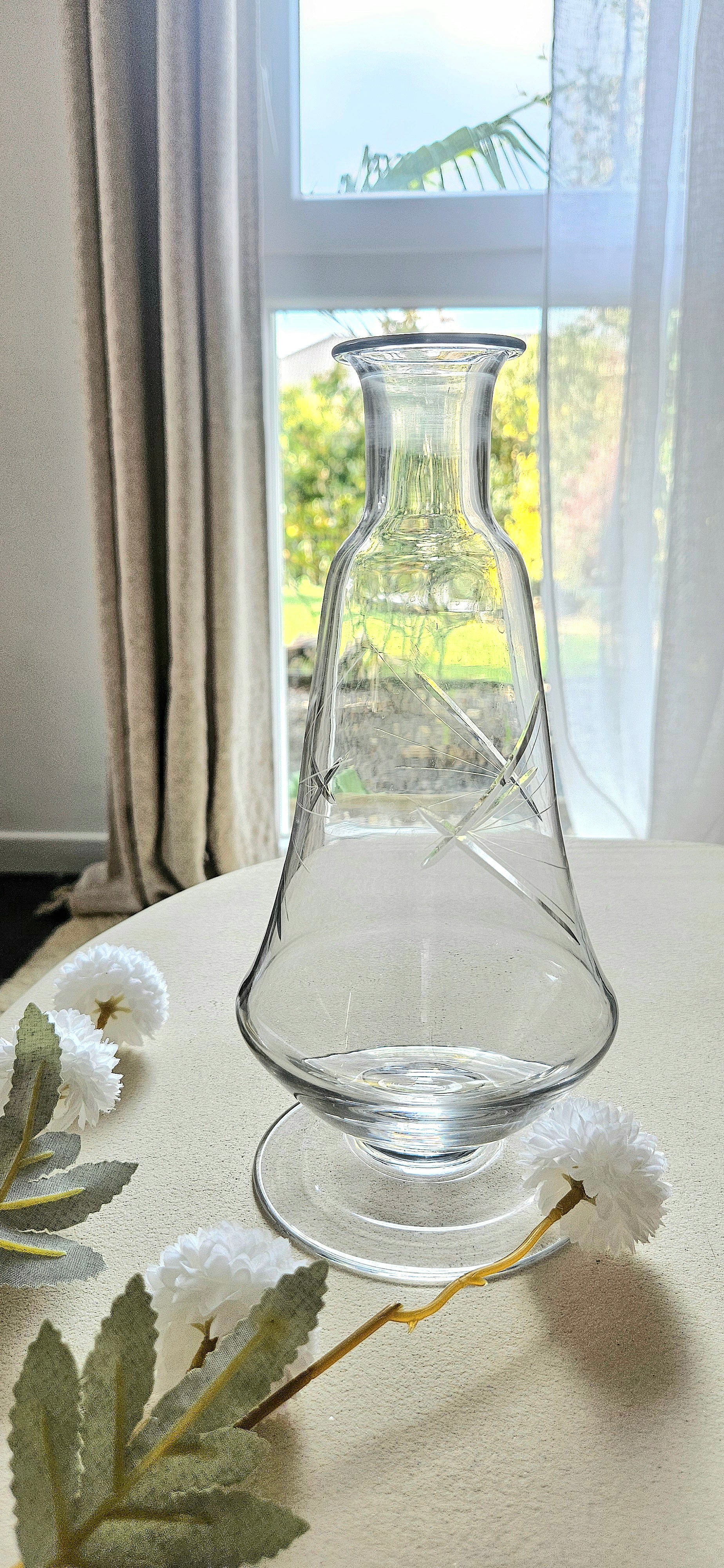 Carafe ou Vase vintage en verre gravé étoile