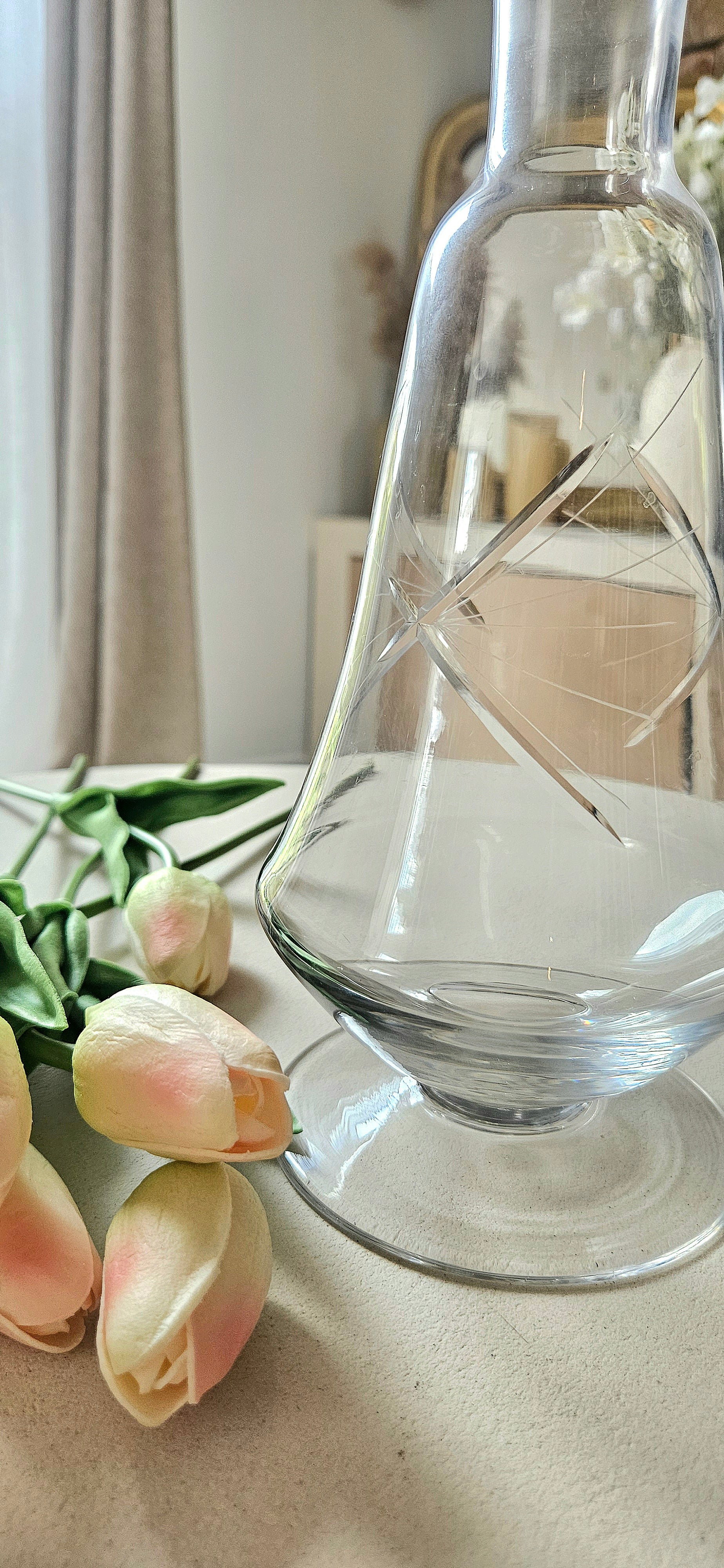 Carafe ou Vase vintage en verre gravé étoile