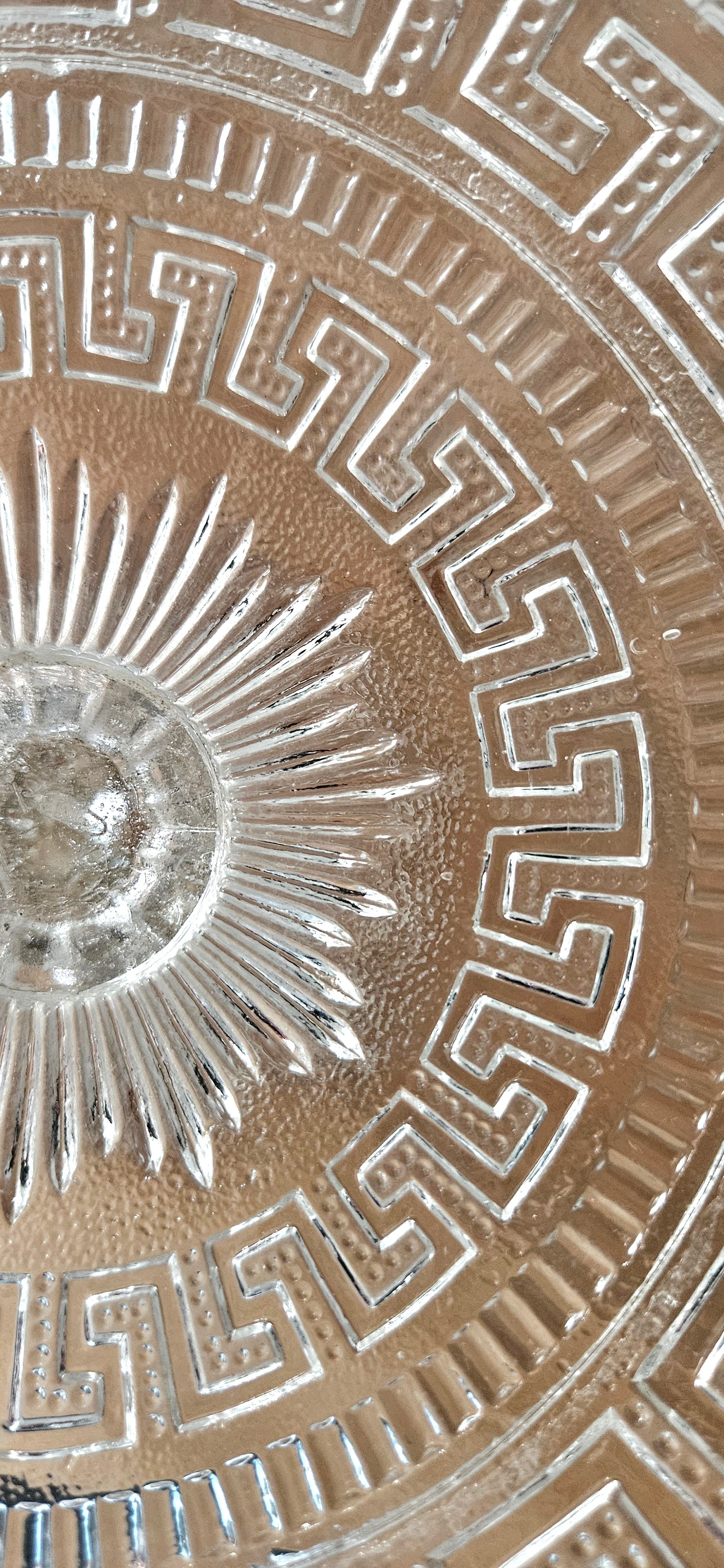 Compotier ancien en verre pressé – coupe sur pied décor frise grecque