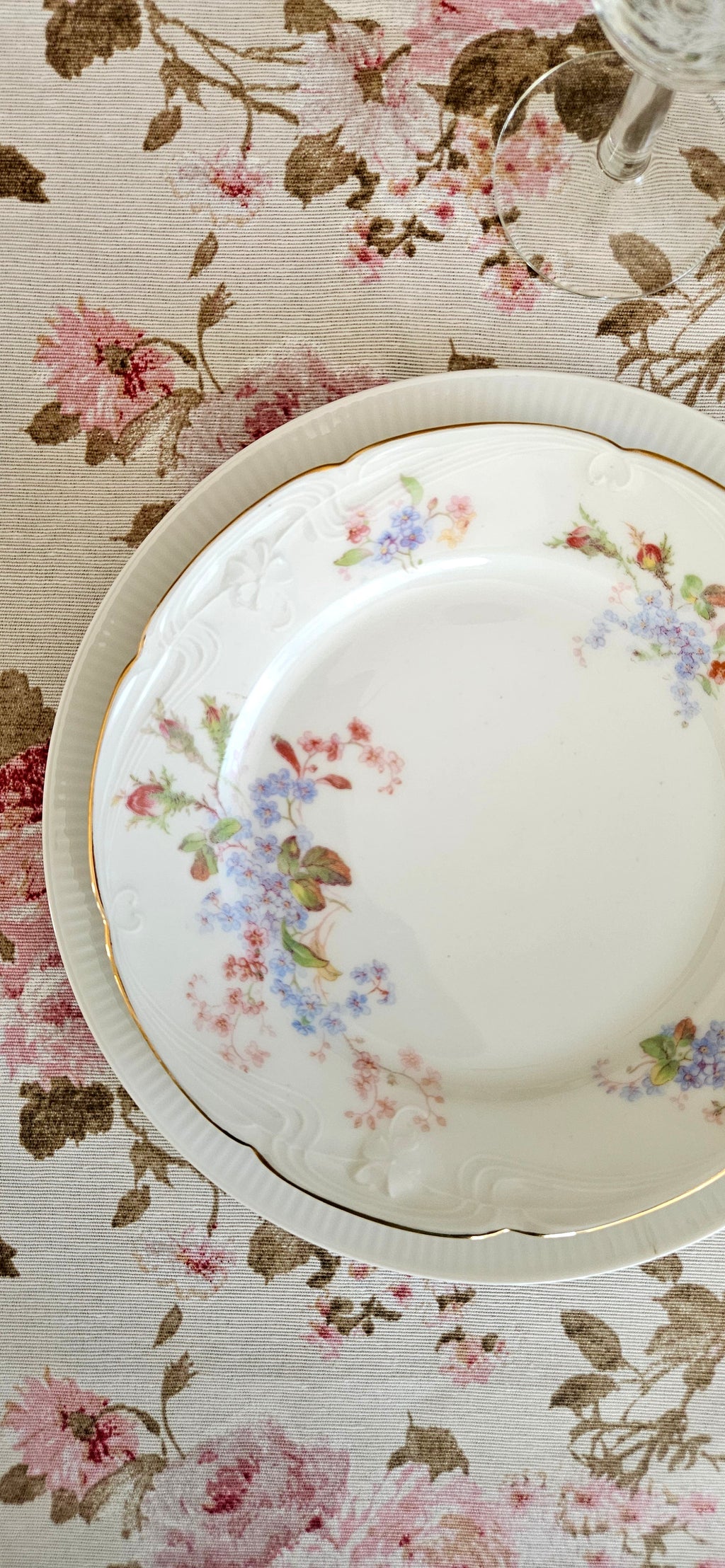 Assiette à dessert : porcelaine vintage fleurie – à l’unité