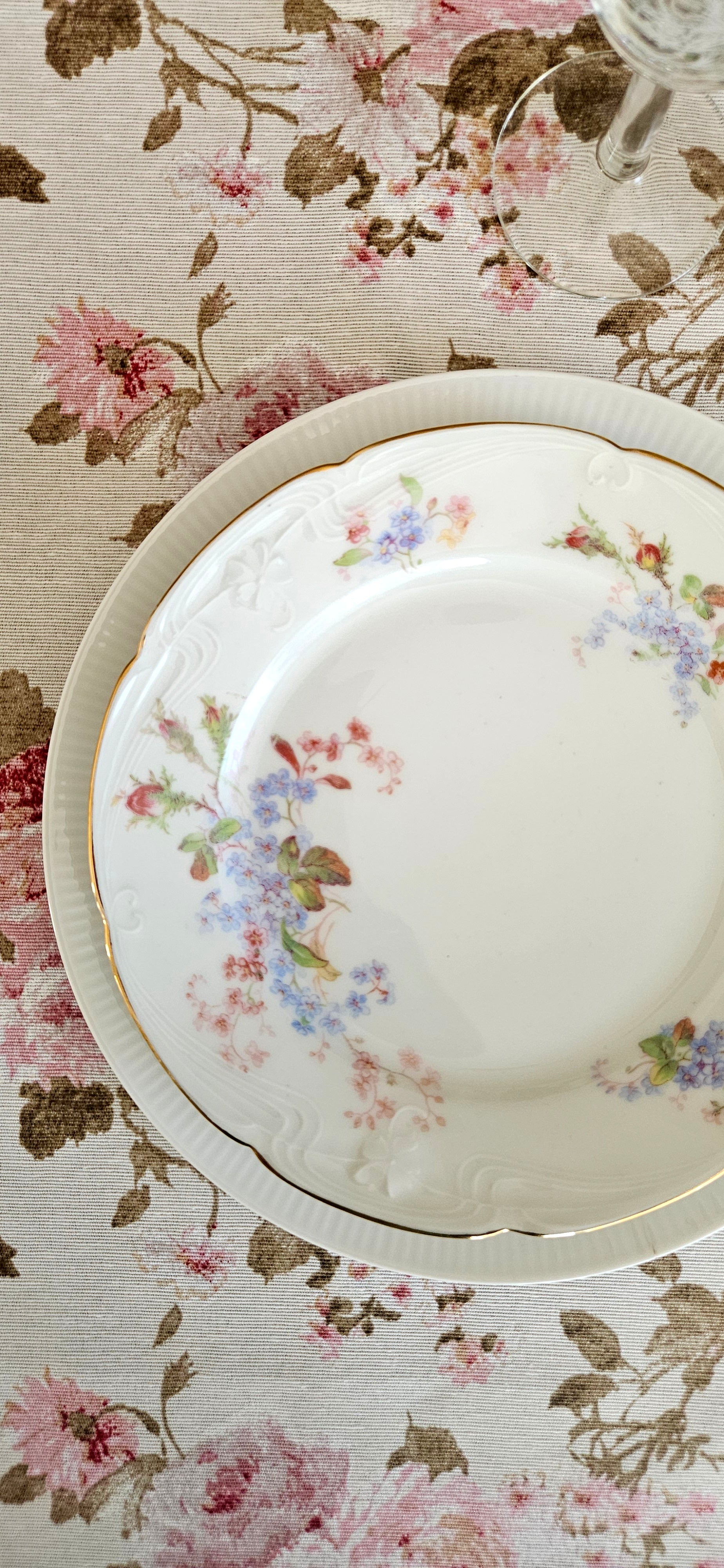 Assiette à dessert : porcelaine vintage fleurie – à l’unité