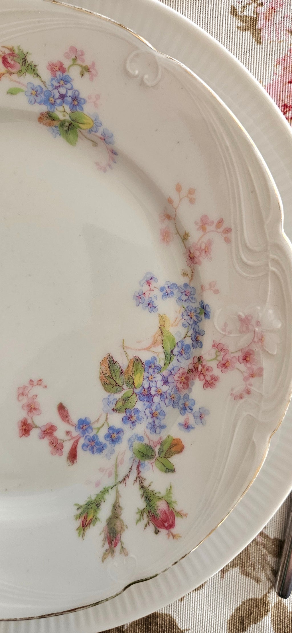 Assiette à dessert : porcelaine vintage fleurie – à l’unité