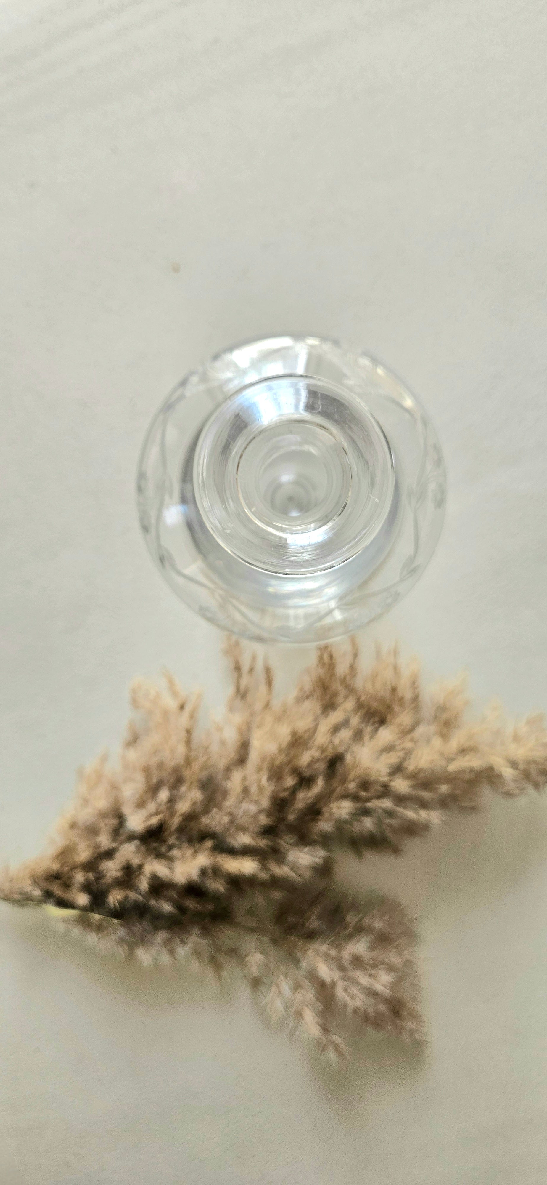 Carafe vintage verre gravé fleurs – élégante
