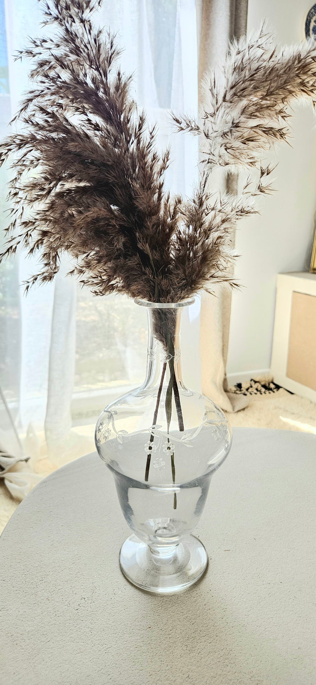 Carafe vintage verre gravé fleurs – élégante