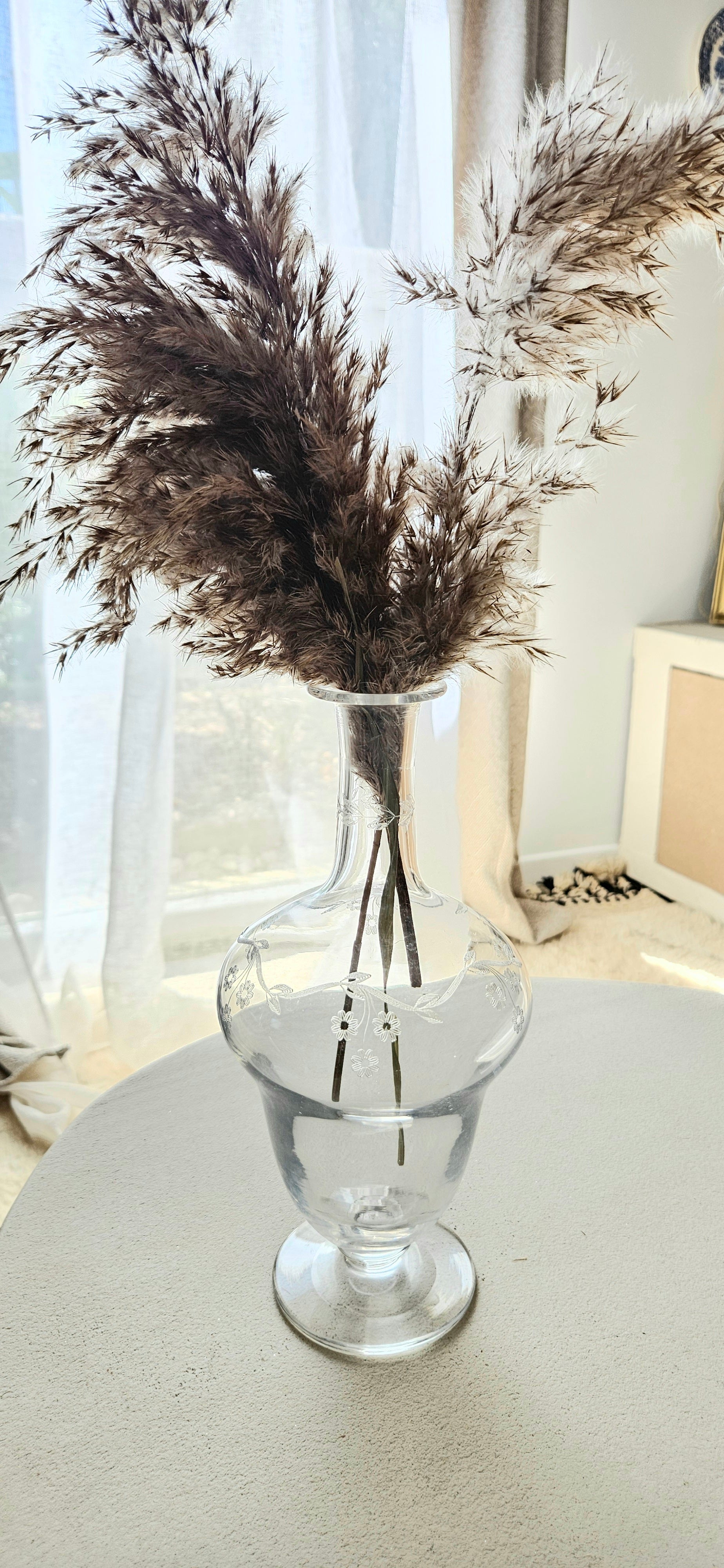 Carafe vintage verre gravé fleurs – élégante