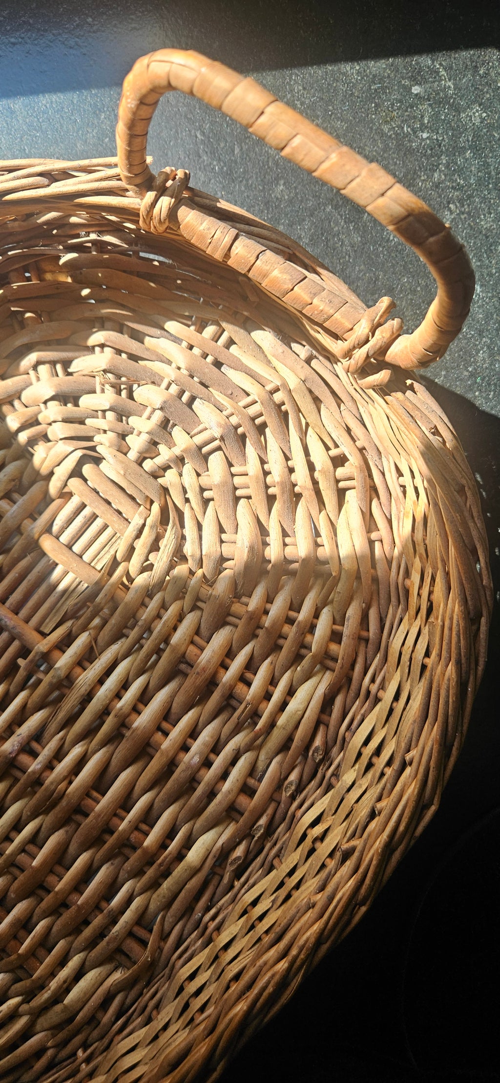Panier de table en osier vintage avec poignées – plateau campagne chic