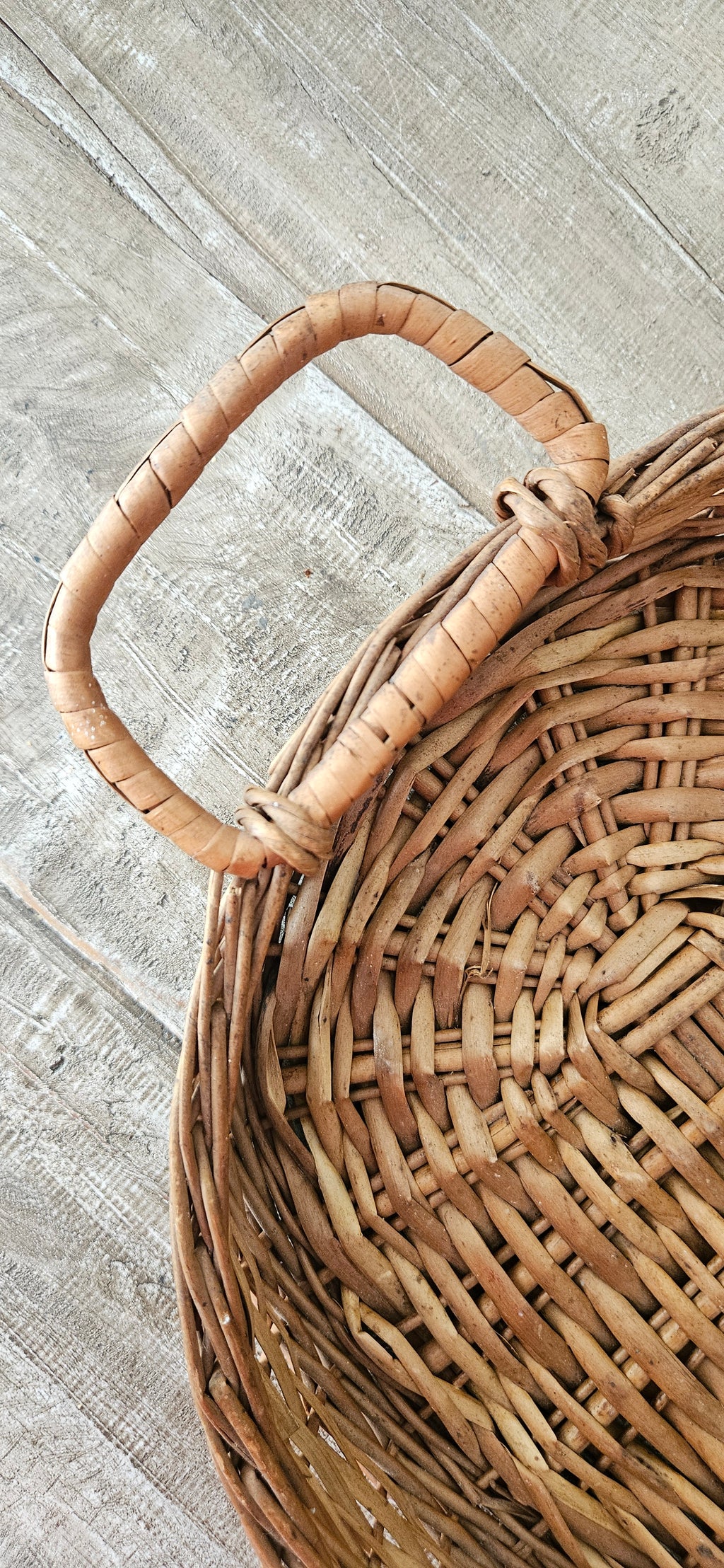 Panier de table en osier vintage avec poignées – plateau campagne chic