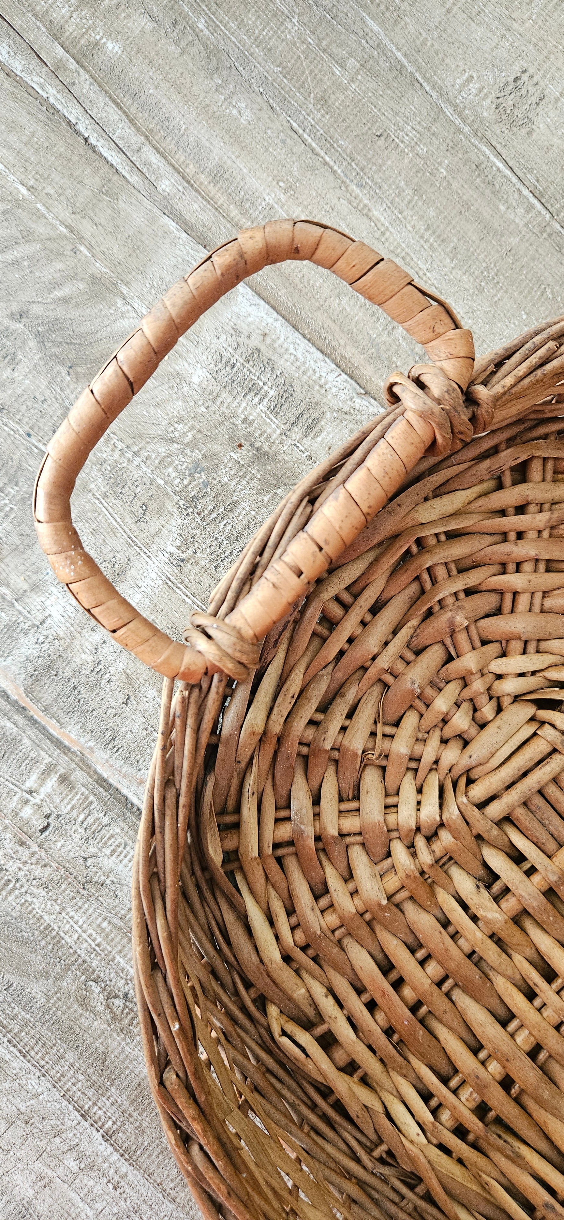 Panier de table en osier vintage avec poignées – plateau campagne chic