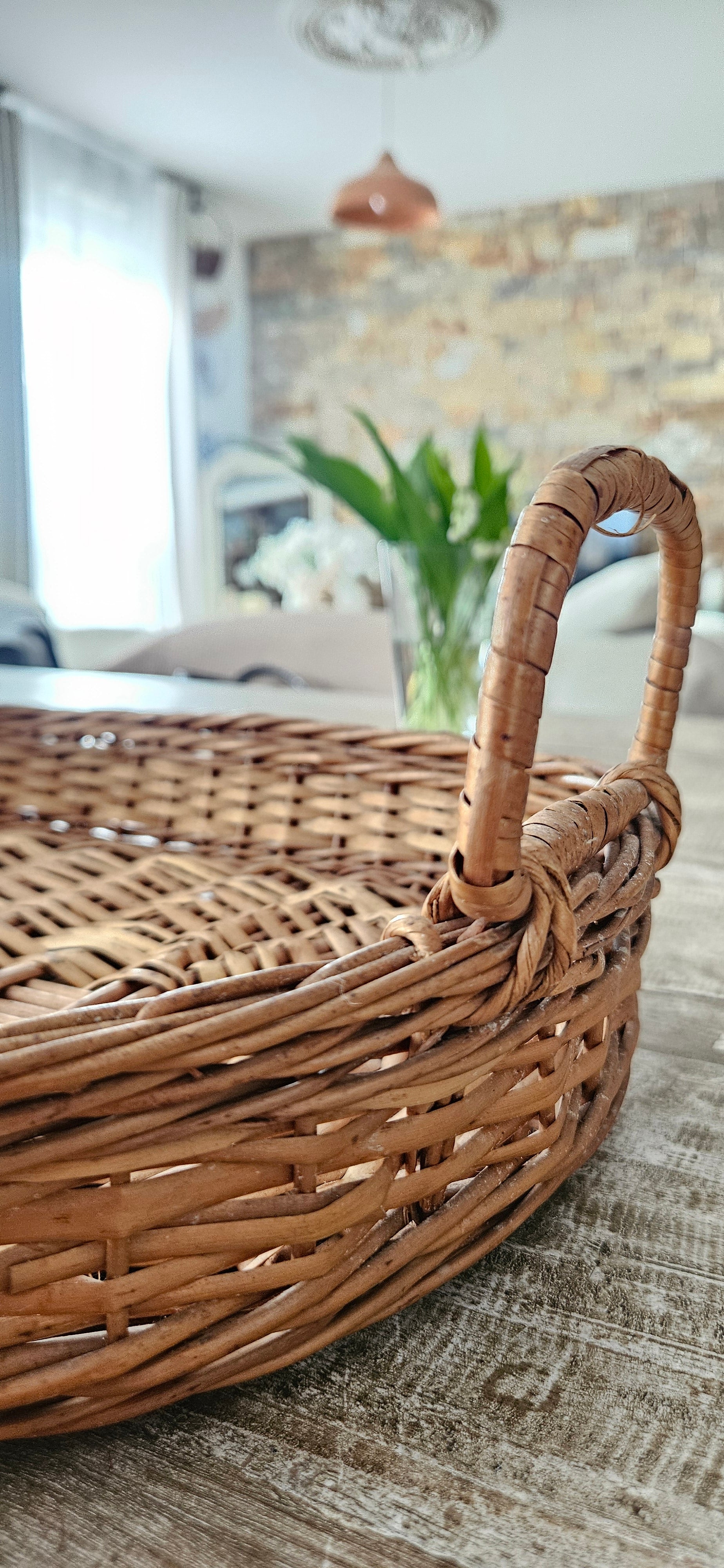 Panier de table en osier vintage avec poignées – plateau campagne chic