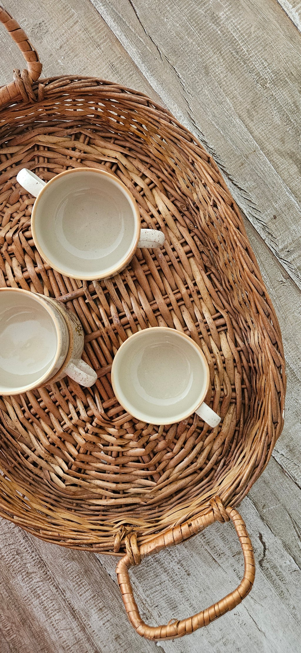 Panier de table en osier vintage avec poignées – plateau campagne chic