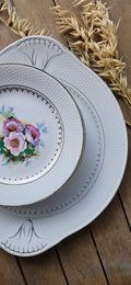 Lot de 6 assiettes à dessert et plat ancien L’Amandinoise Arabelle – Faïence fleurie vintage