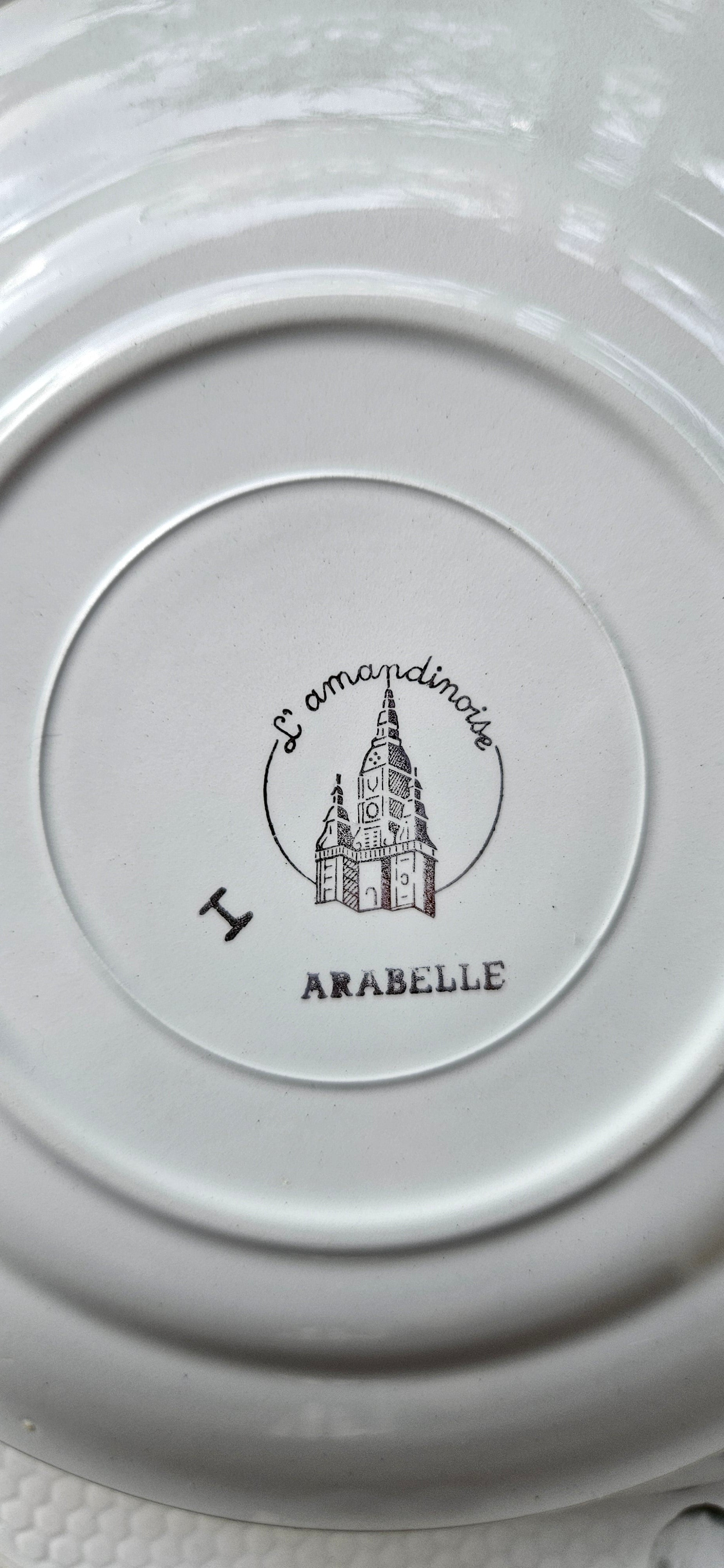 Lot de 6 assiettes à dessert et plat ancien L’Amandinoise Arabelle – Faïence fleurie vintage