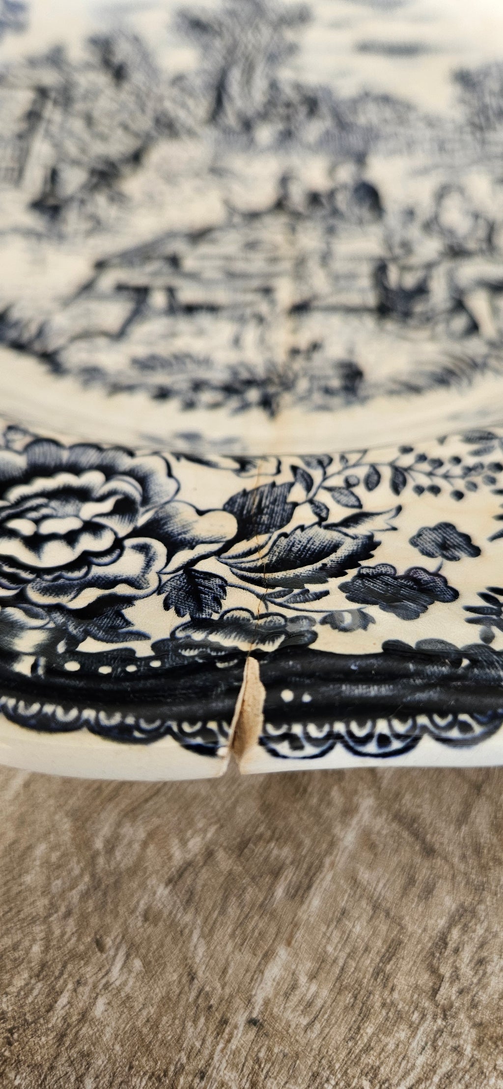 Lot de 10 assiettes creuses anciennes en faïence fine probablement Lunéville – décor bleu et blanc