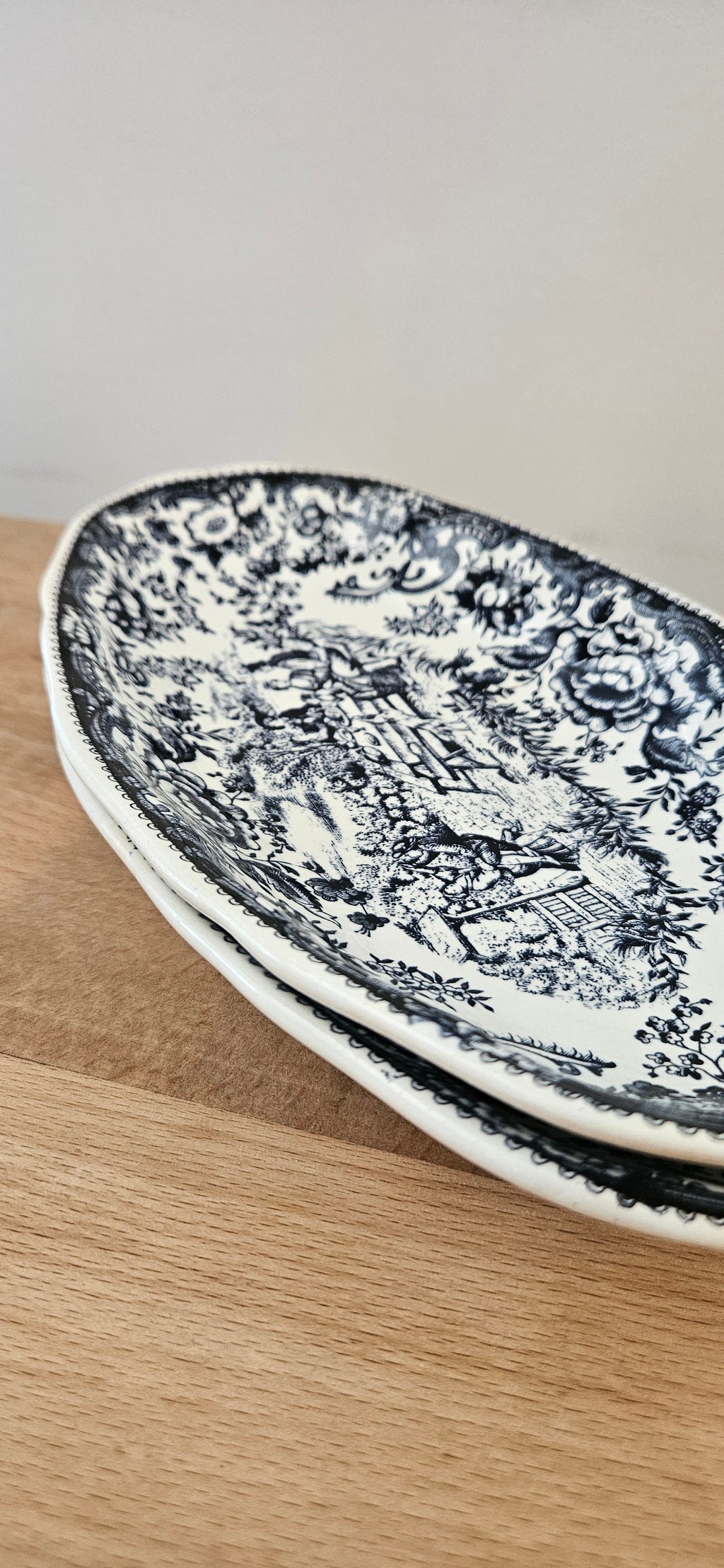 Paire de raviers anciens en faïence fine probablement Lunéville – décor bleu et blanc