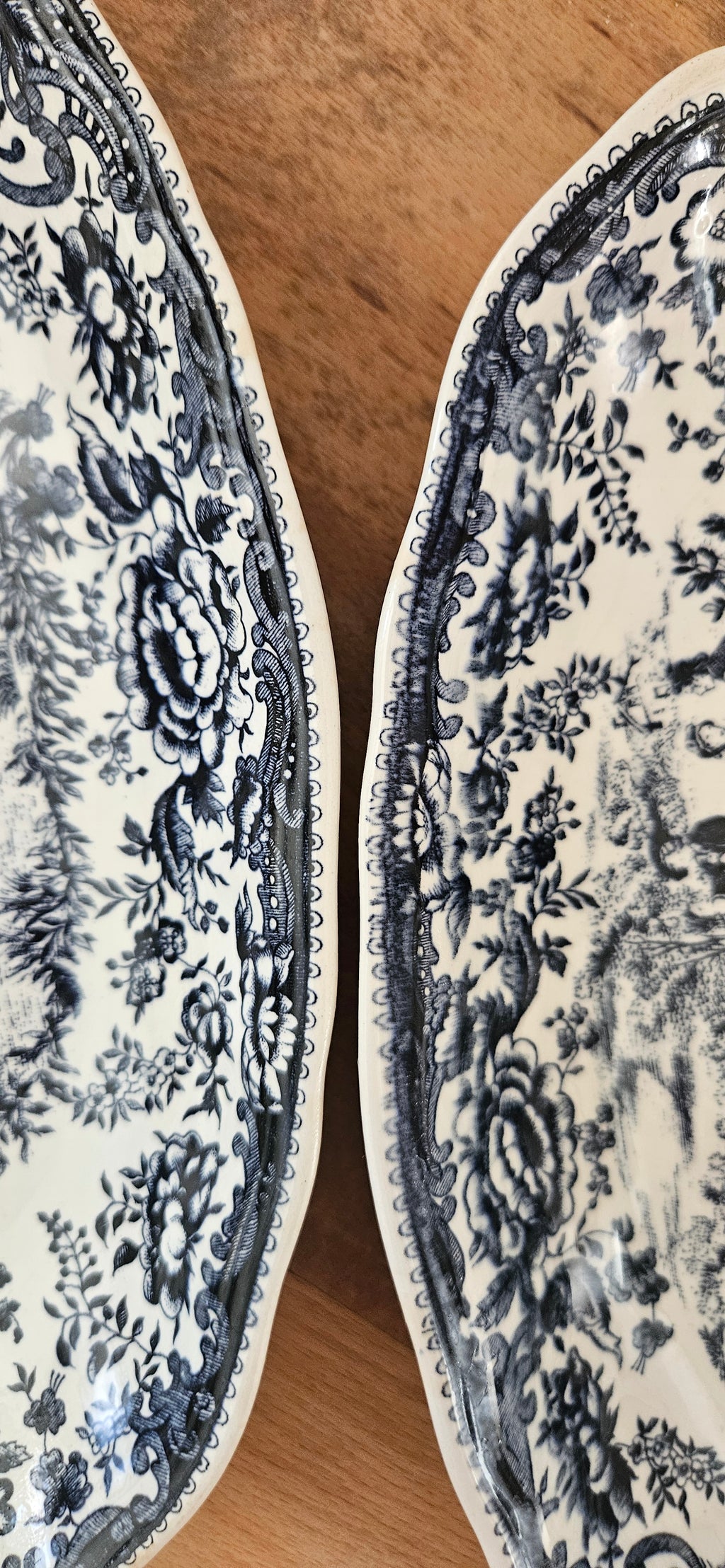 Paire de raviers anciens en faïence fine probablement Lunéville – décor bleu et blanc