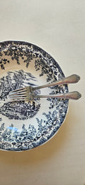 Grand plat creux ancien en faïence fine probablement Lunéville – décor bleu et blanc – 30 cm