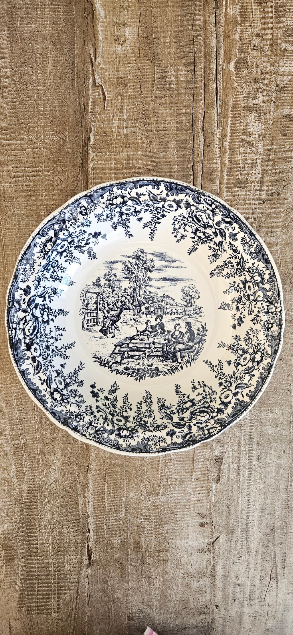 Grand plat creux ancien en faïence fine probablement Lunéville – décor bleu et blanc – 30 cm