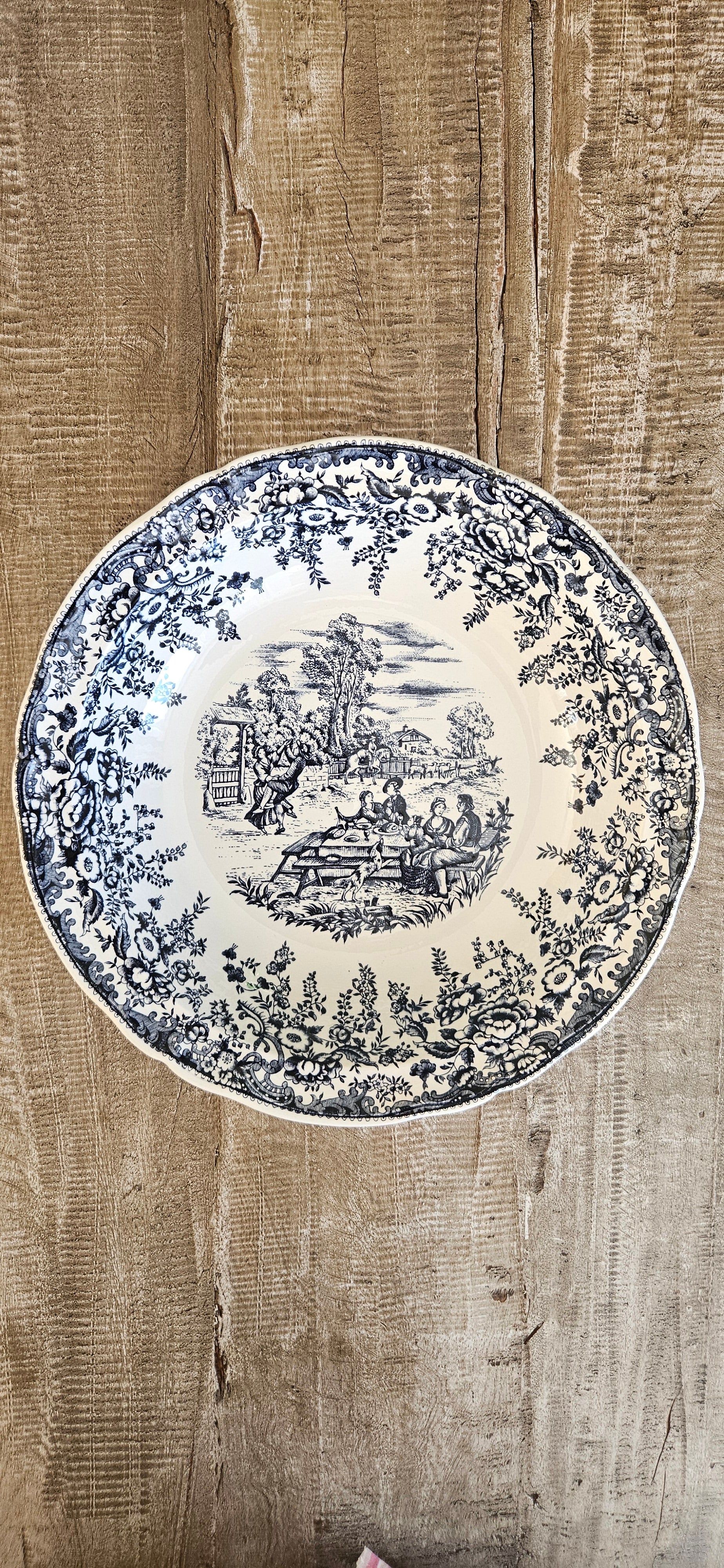 Grand plat creux ancien en faïence fine probablement Lunéville – décor bleu et blanc – 30 cm