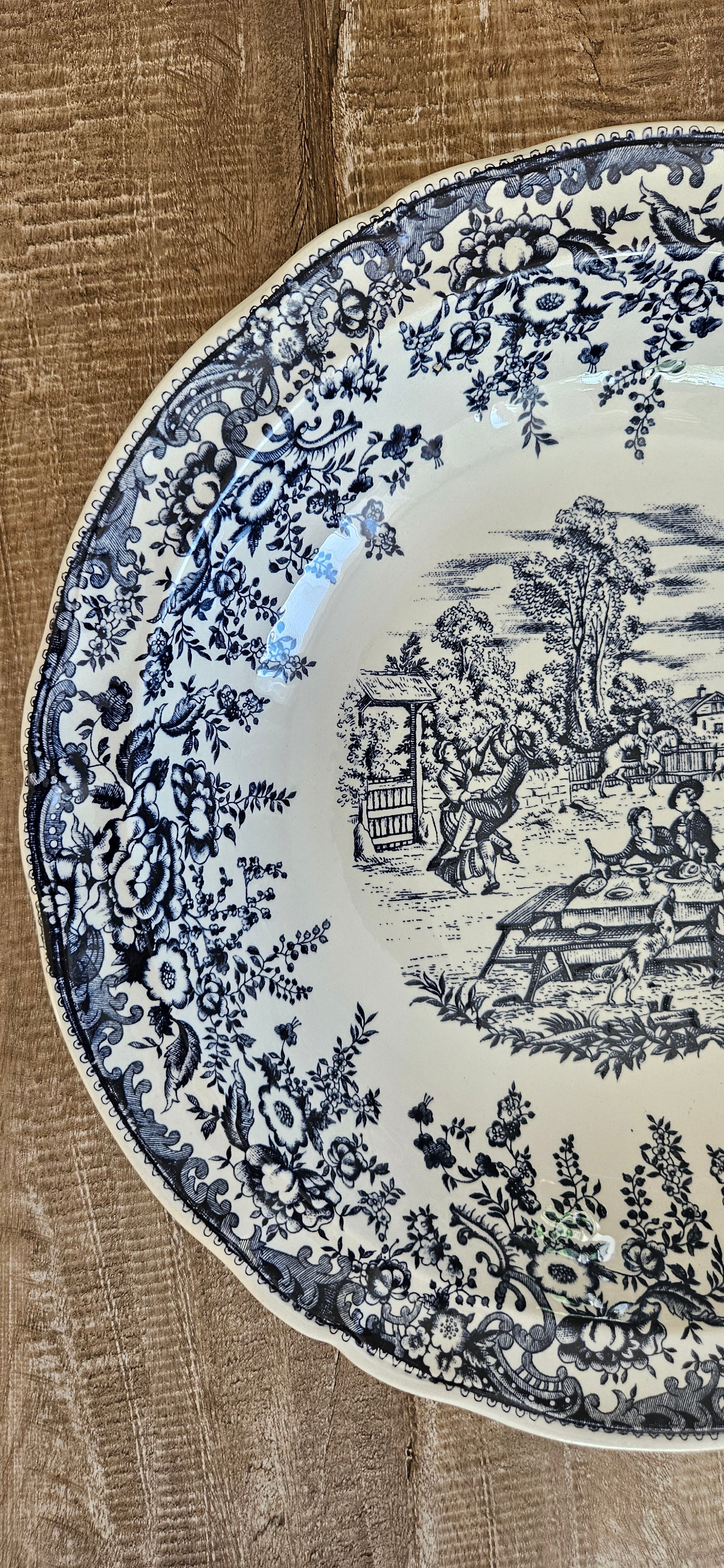 Grand plat creux ancien en faïence fine probablement Lunéville – décor bleu et blanc – 30 cm