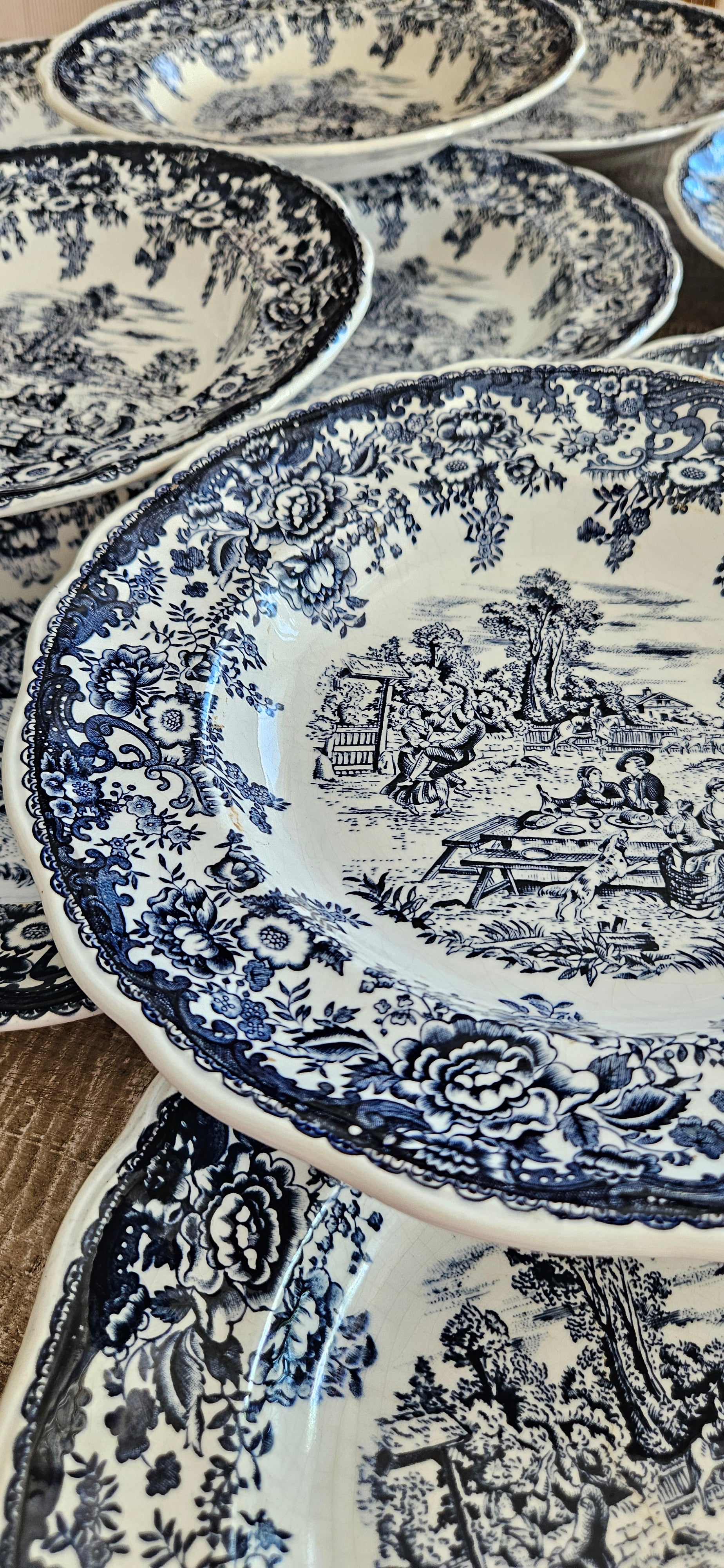 Lot de 10 assiettes creuses anciennes en faïence fine probablement Lunéville – décor bleu et blanc