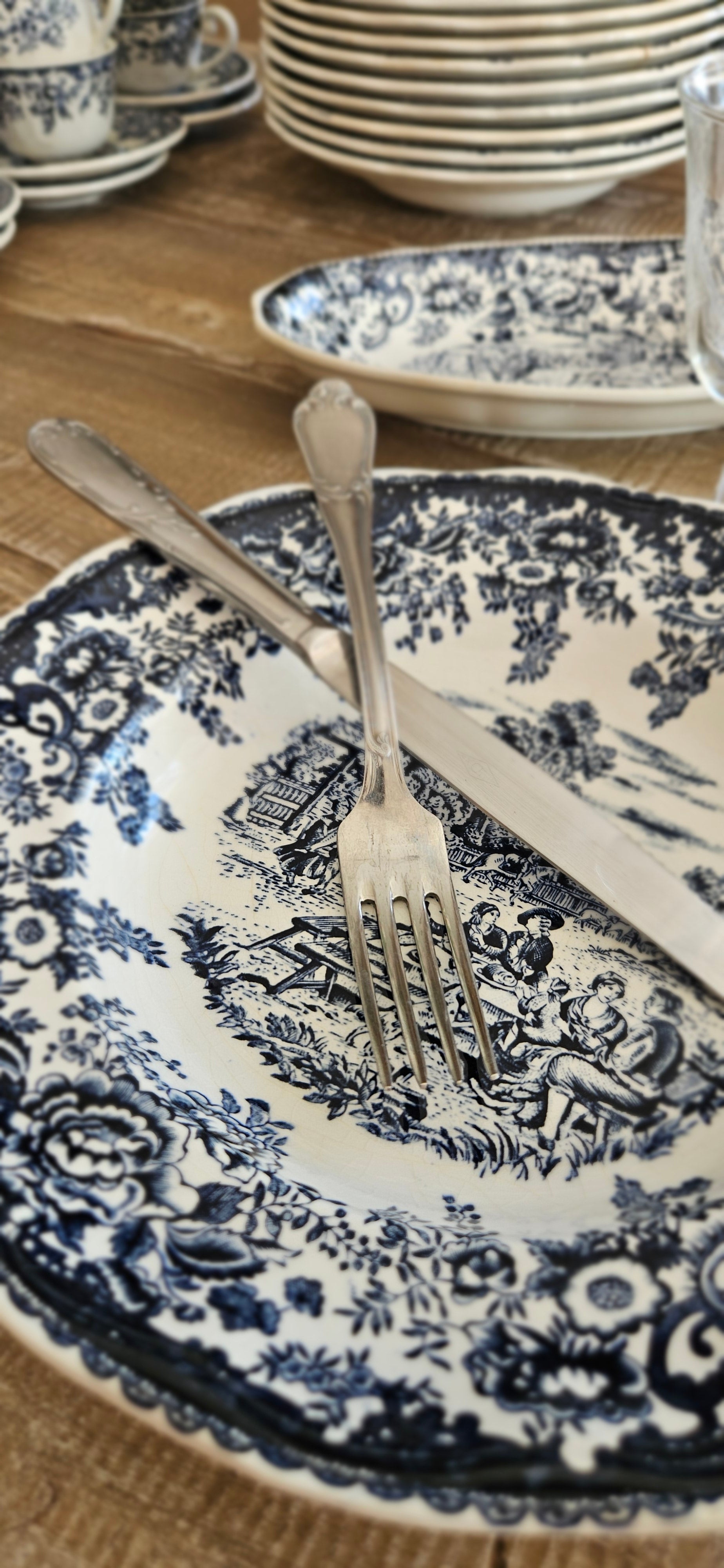 Lot de 10 assiettes creuses anciennes en faïence fine probablement Lunéville – décor bleu et blanc