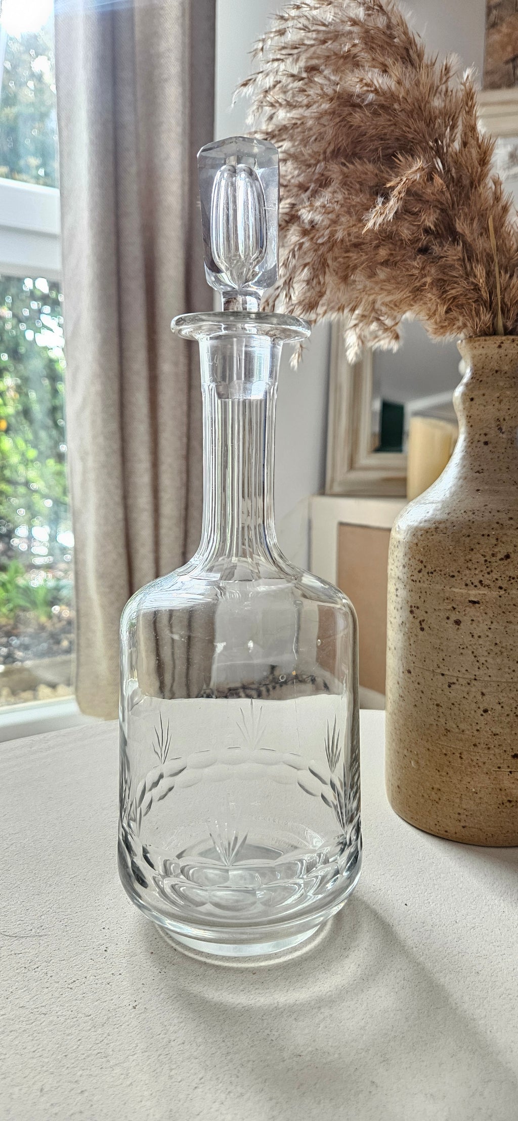 Carafe vintage en verre taillé avec bouchon – Élégante carafe ancienne années 50/60