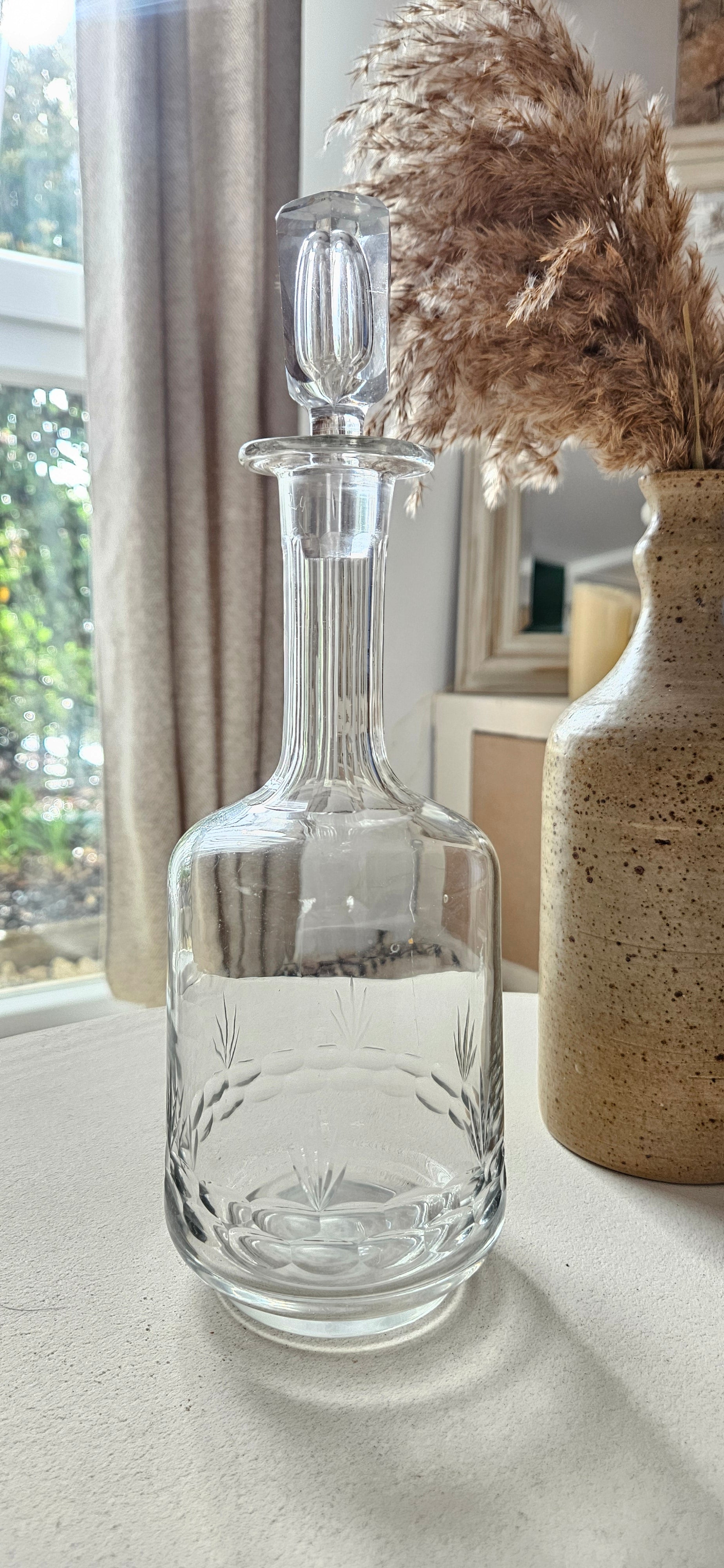 Carafe vintage en verre taillé avec bouchon – Élégante carafe ancienne années 50/60