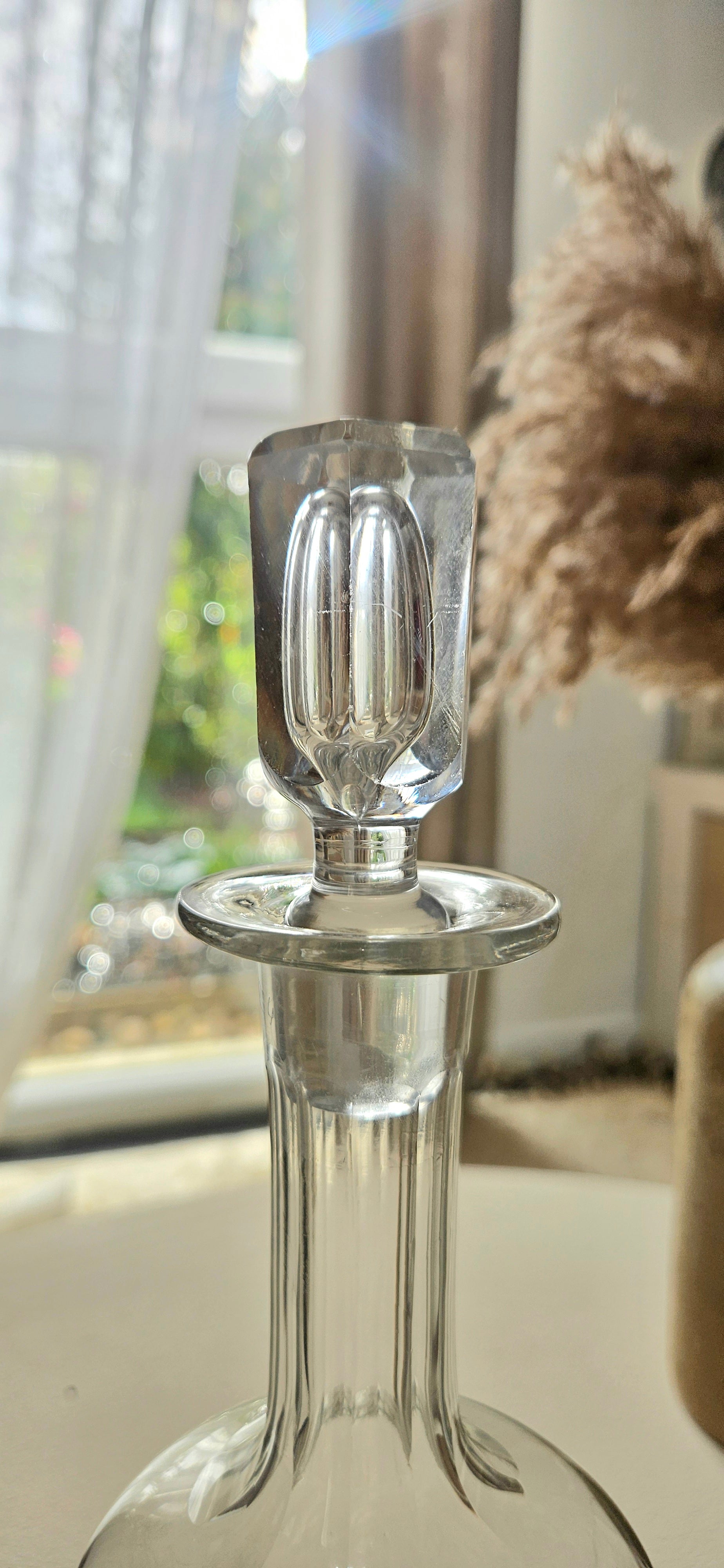 Carafe vintage en verre taillé avec bouchon – Élégante carafe ancienne années 50/60