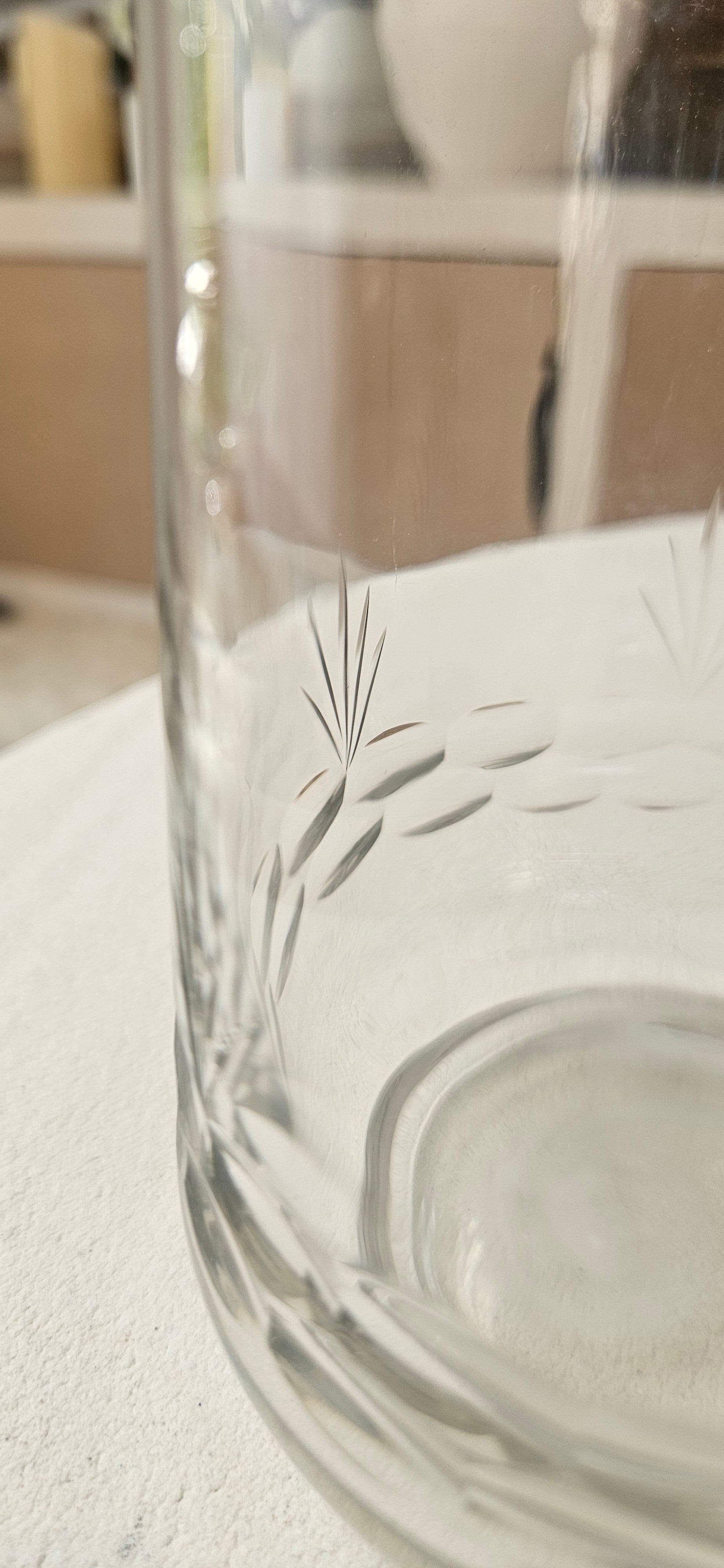 Carafe vintage en verre taillé avec bouchon – Élégante carafe ancienne années 50/60
