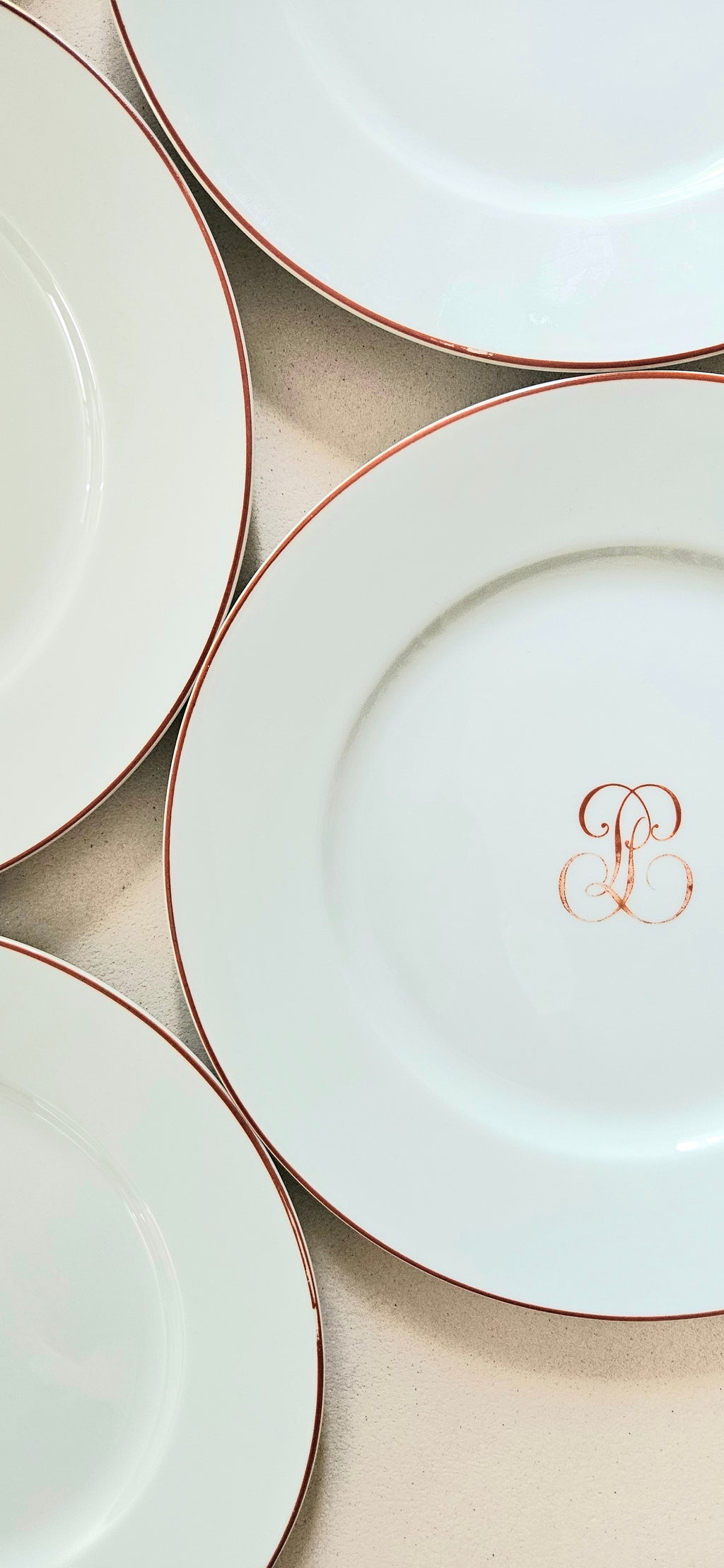 Assiette ancienne Raynaud Limoges - Porcelaine française vintage – Liseré rouge