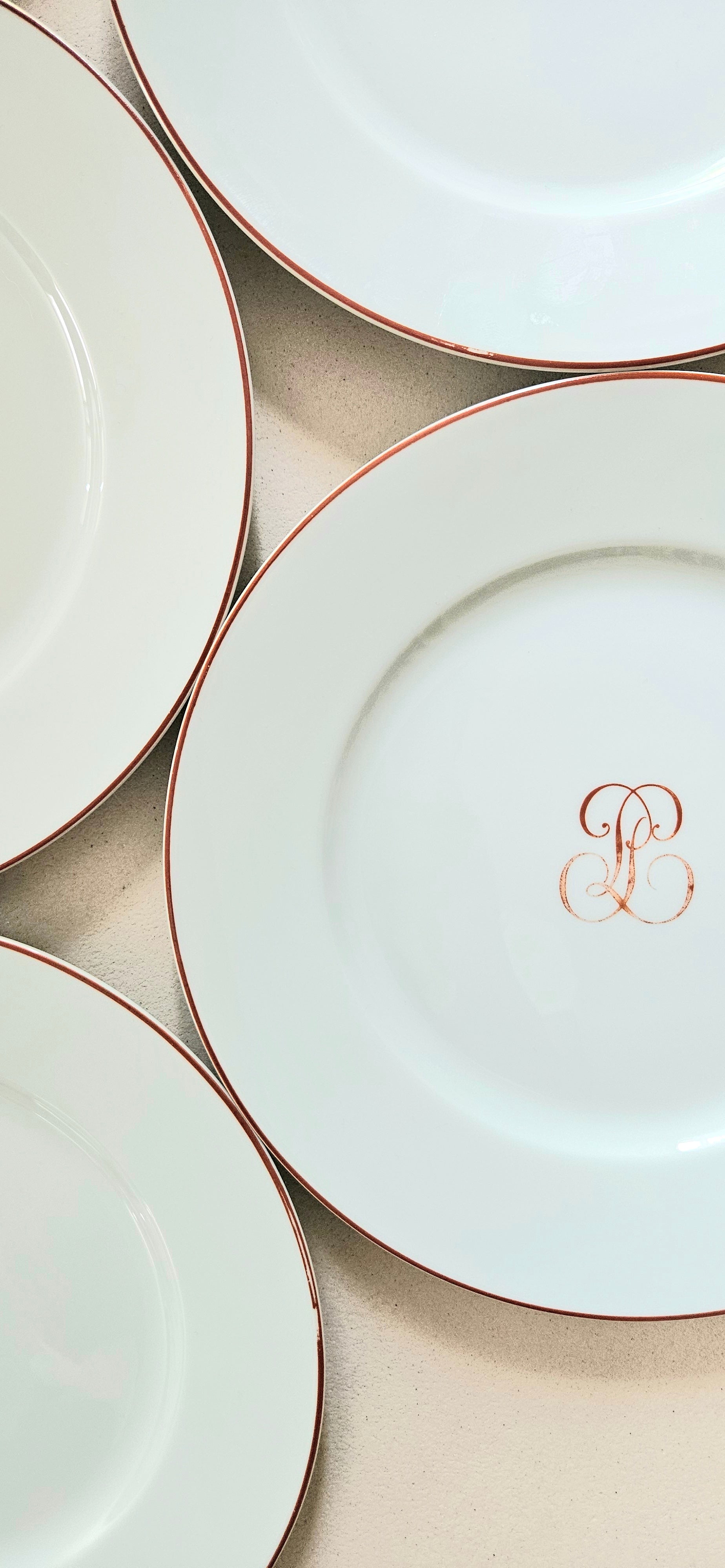 Assiette ancienne Raynaud Limoges - Porcelaine française vintage – Liseré rouge
