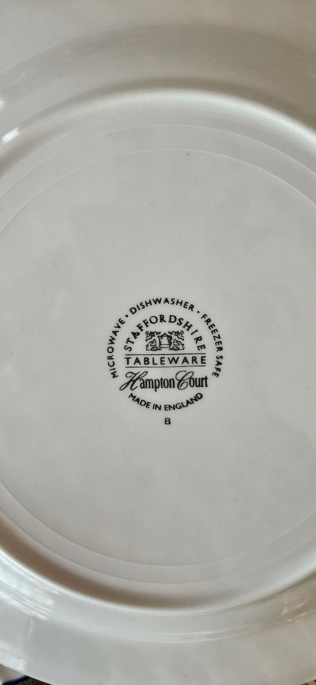 Assiette vintage fleurie anglaise Staffordshire Hampton Court
