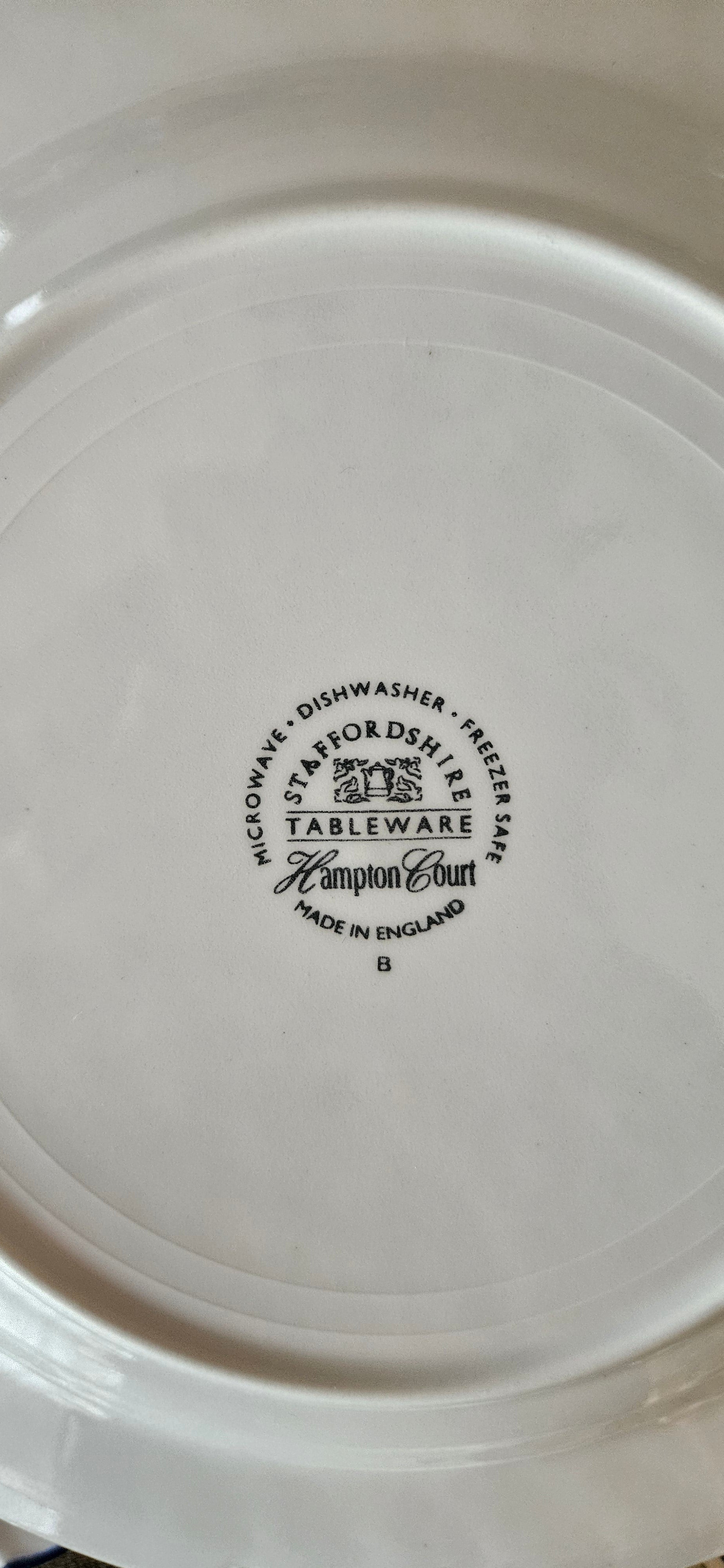 Assiette vintage fleurie anglaise Staffordshire Hampton Court