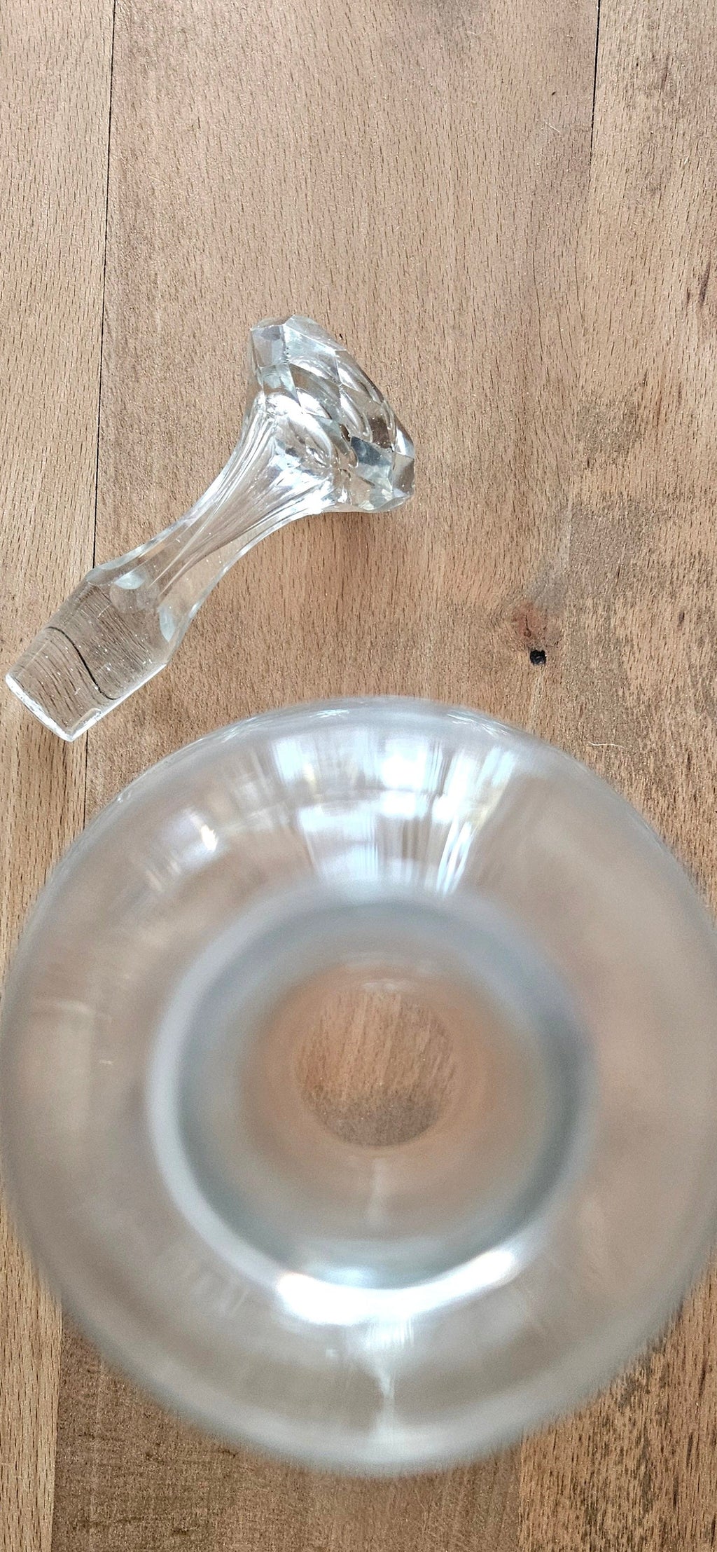 Carafe vintage en verre gravé avec bouchon - 31 cm